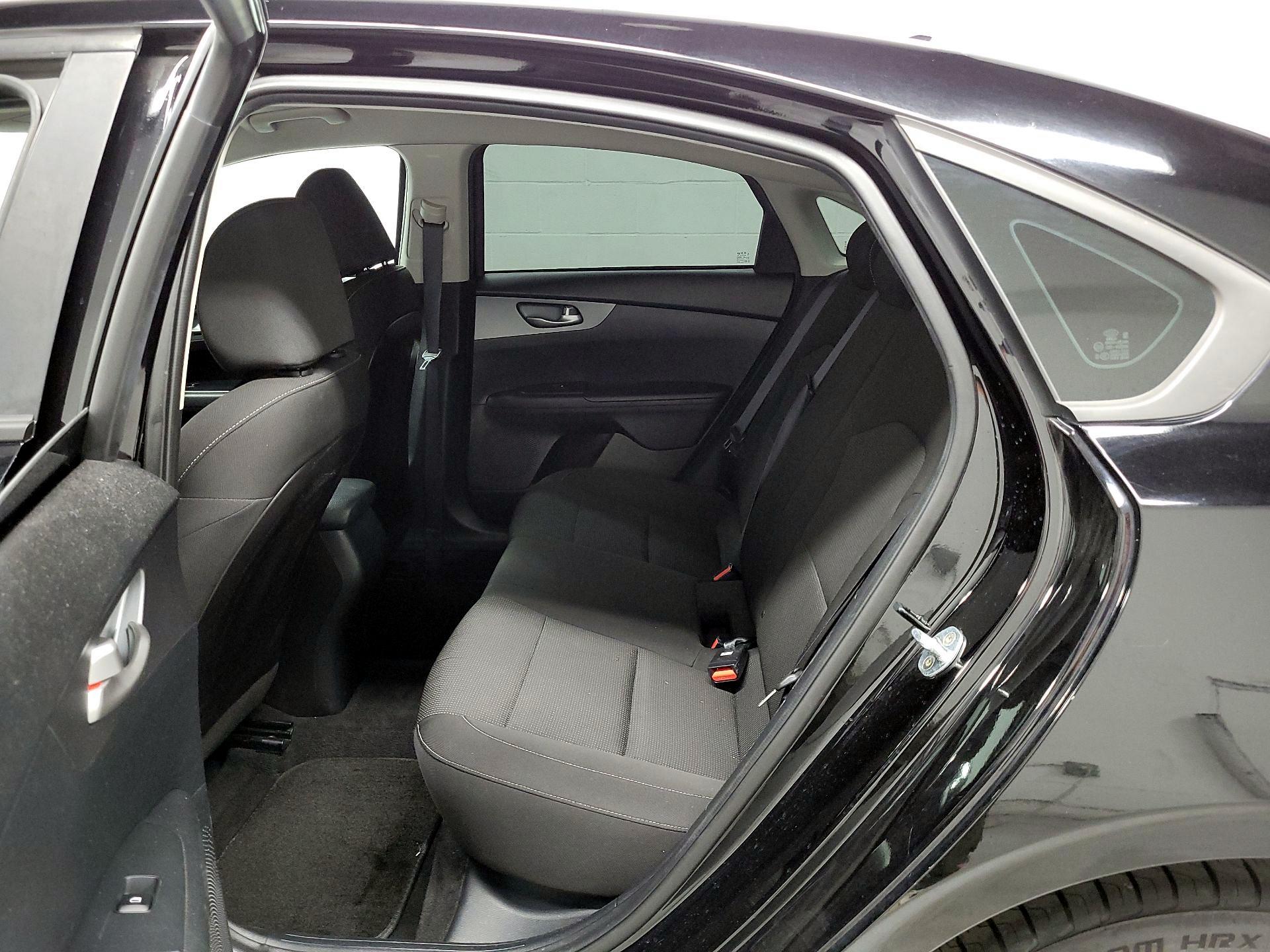 Thumbnail: 2020 Kia Forte - 16