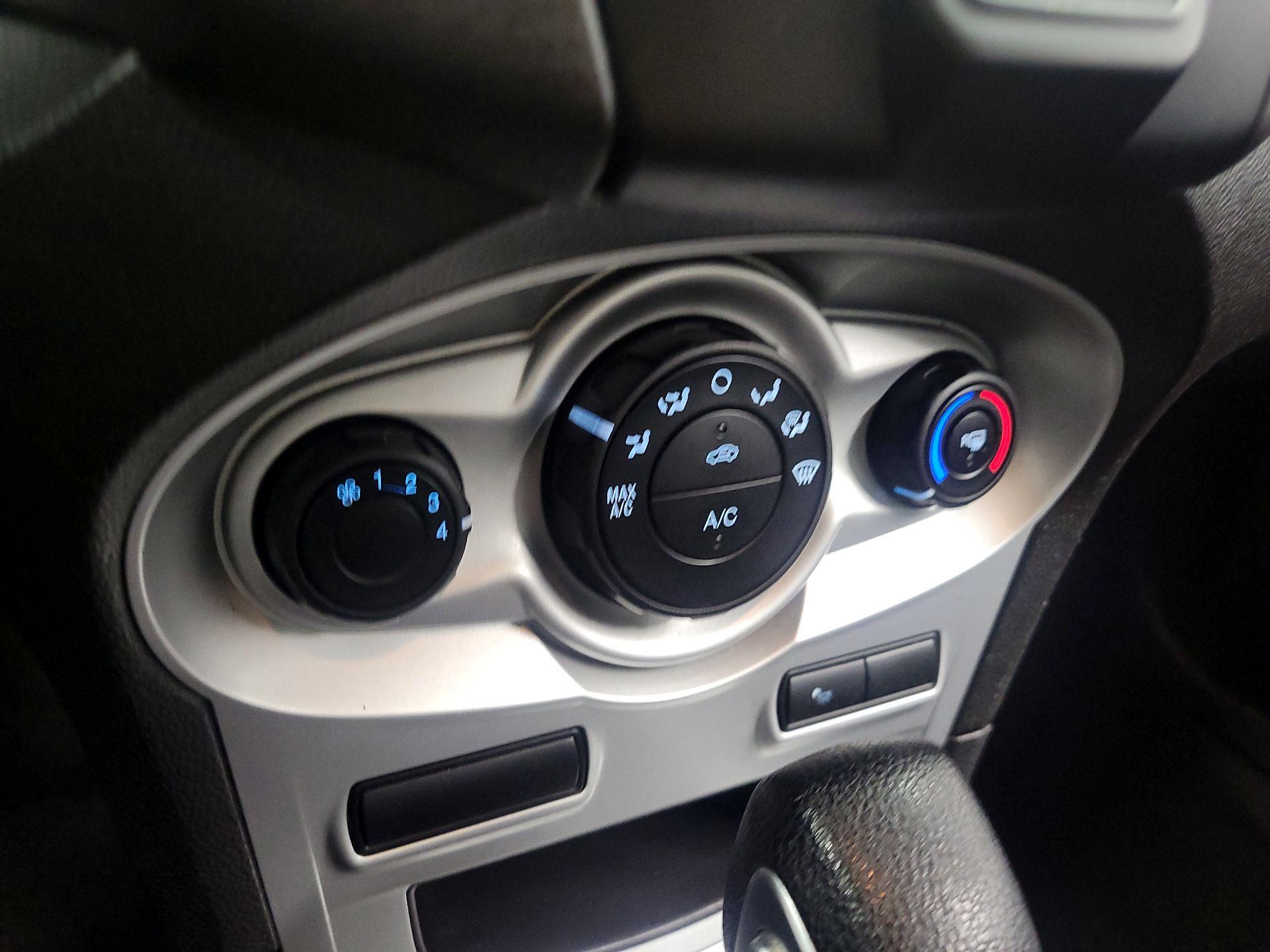 Thumbnail: 2016 Ford Fiesta - 14