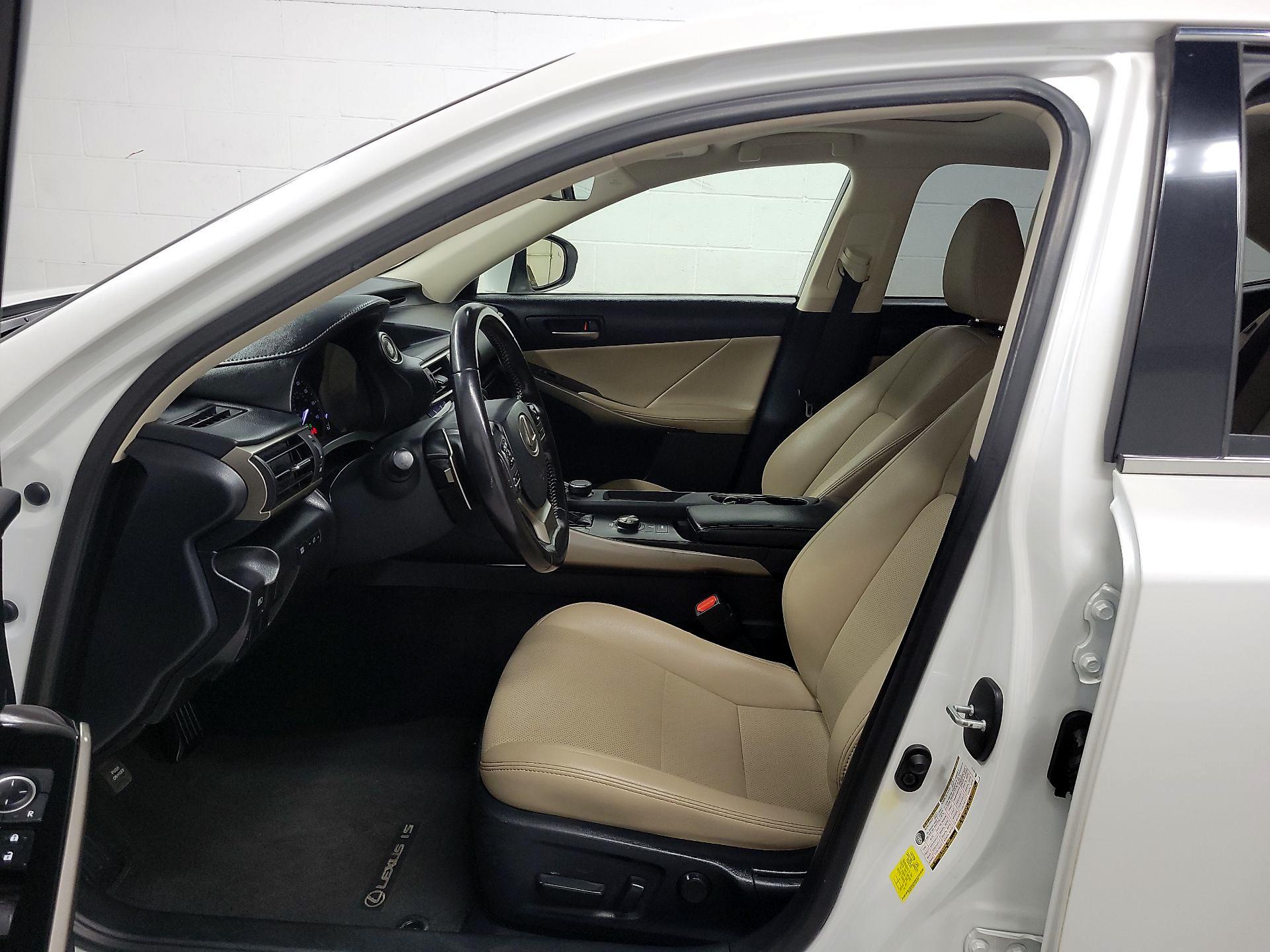 Thumbnail: 2020 Lexus IS - 11