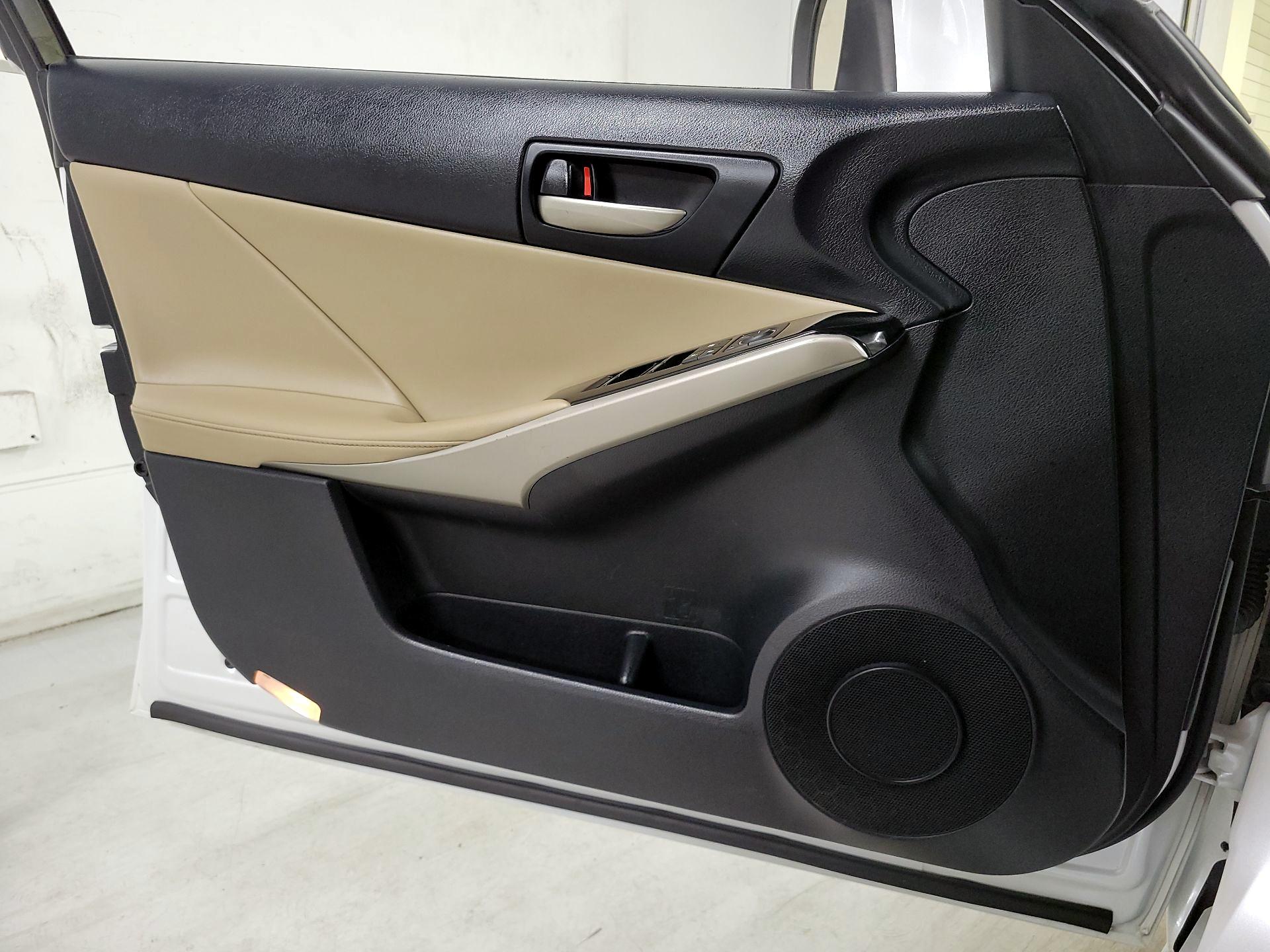 Thumbnail: 2020 Lexus IS - 12