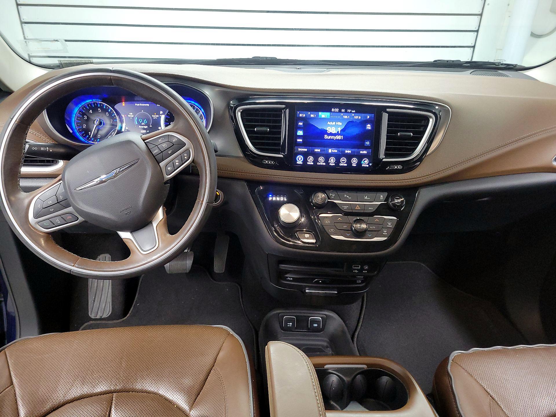 Thumbnail: 2017 Chrysler Pacifica - 9