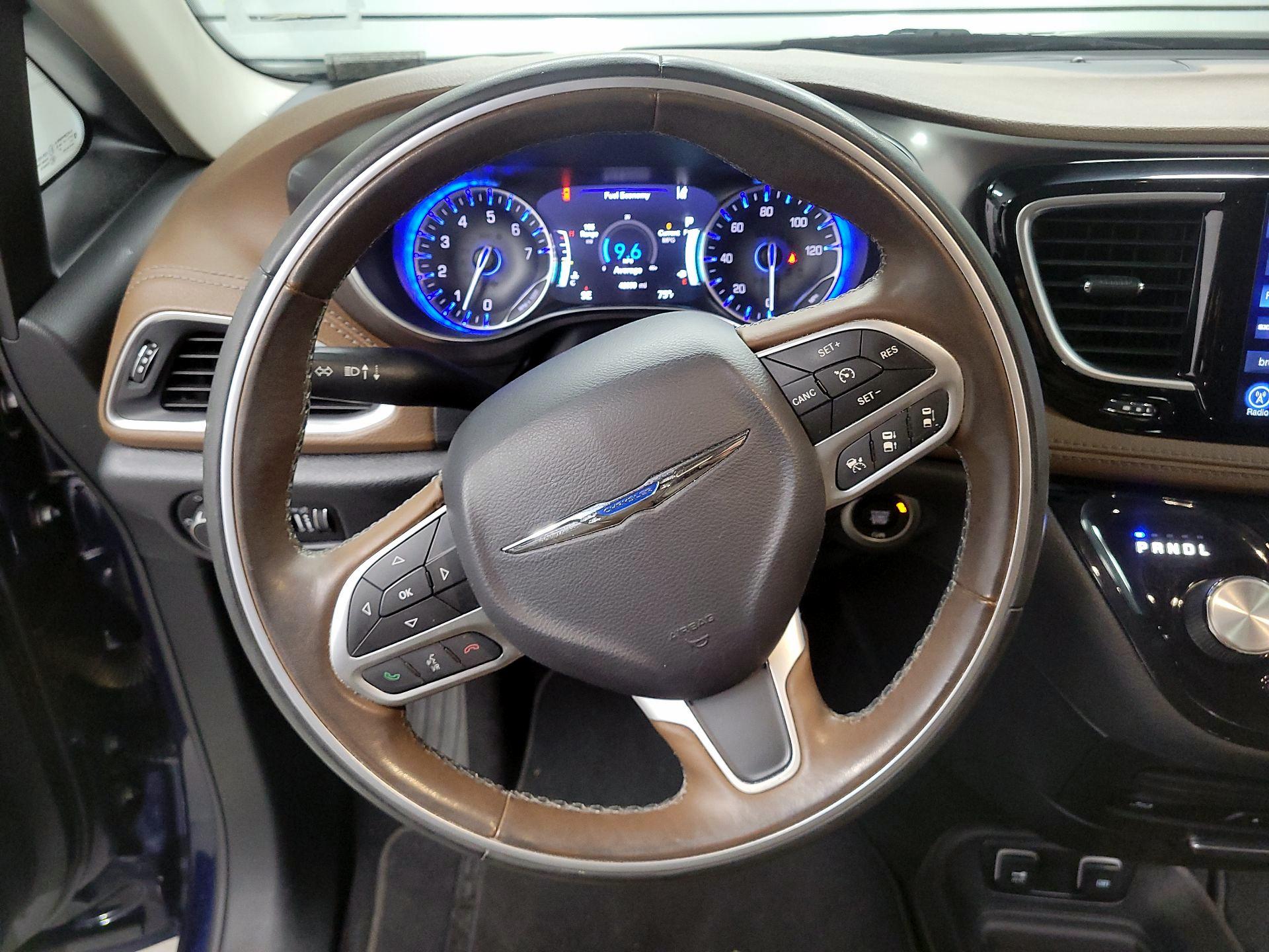 Thumbnail: 2017 Chrysler Pacifica - 10