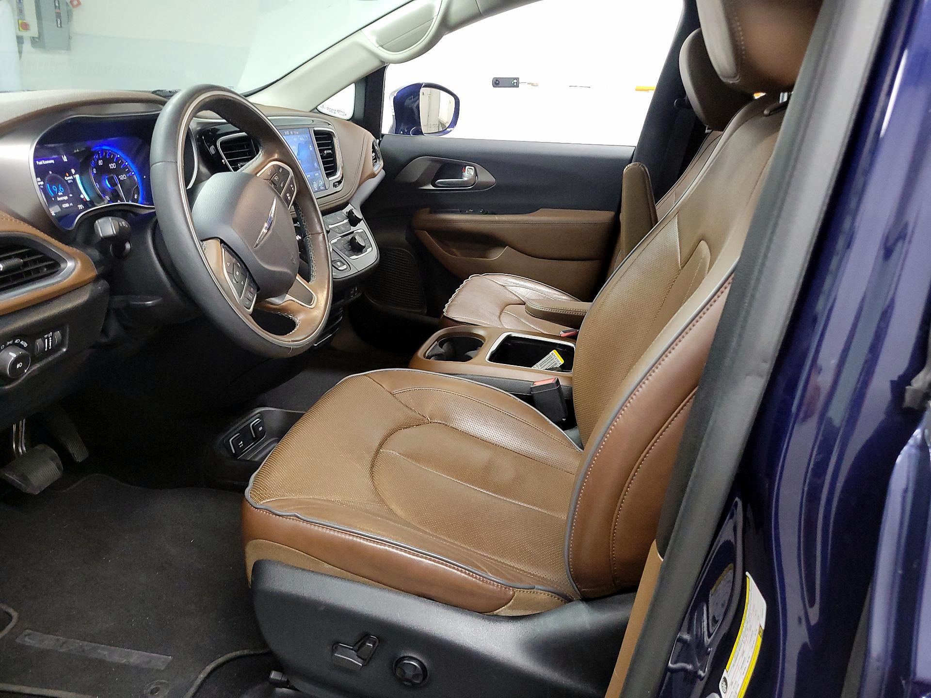 Thumbnail: 2017 Chrysler Pacifica - 11