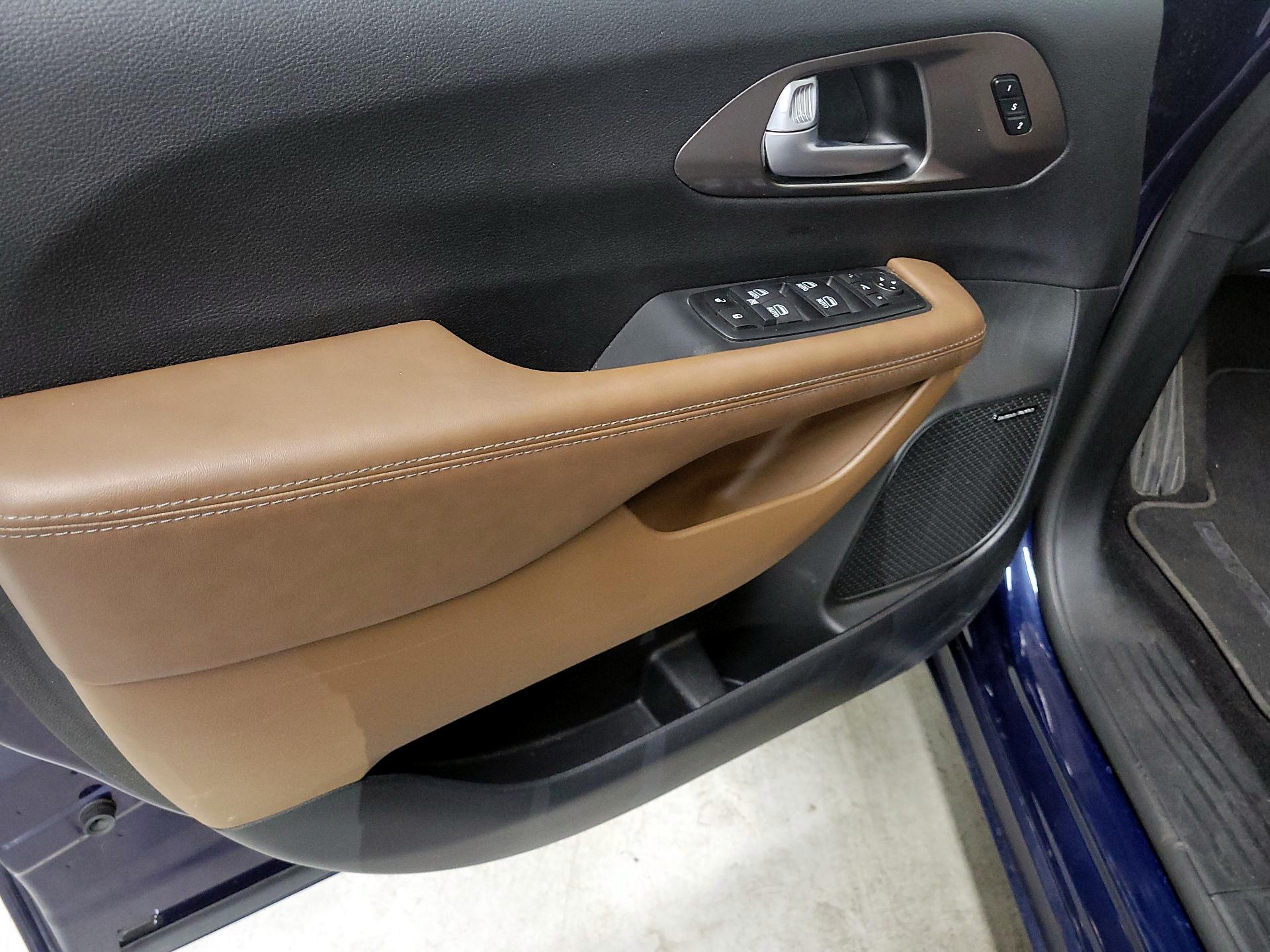 Thumbnail: 2017 Chrysler Pacifica - 12