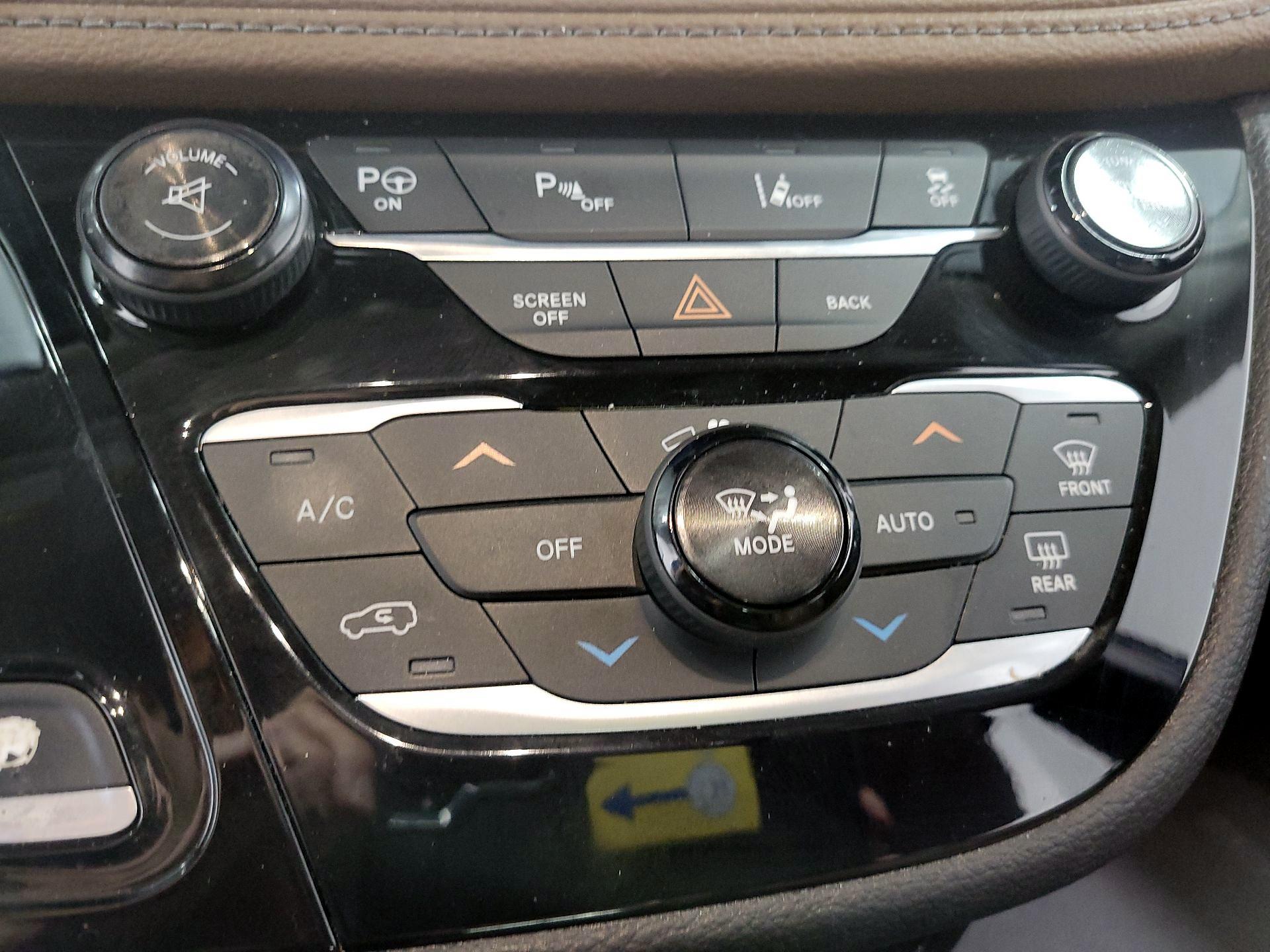 Thumbnail: 2017 Chrysler Pacifica - 15
