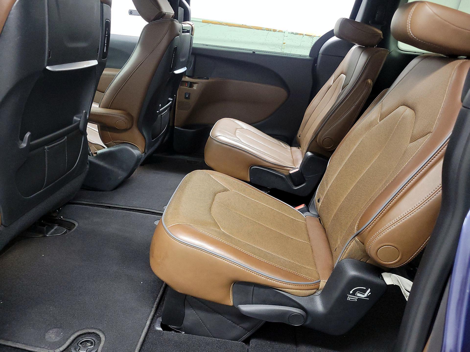 Thumbnail: 2017 Chrysler Pacifica - 17