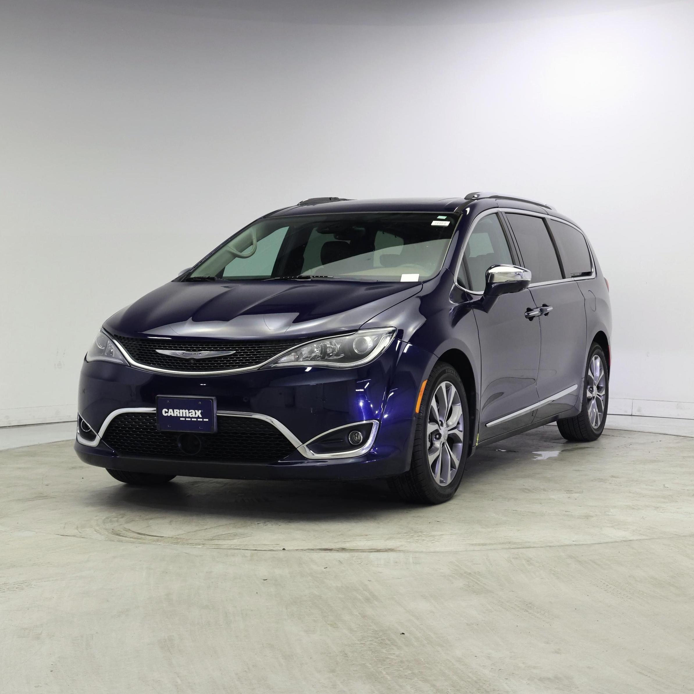 Thumbnail: 2017 Chrysler Pacifica - 4