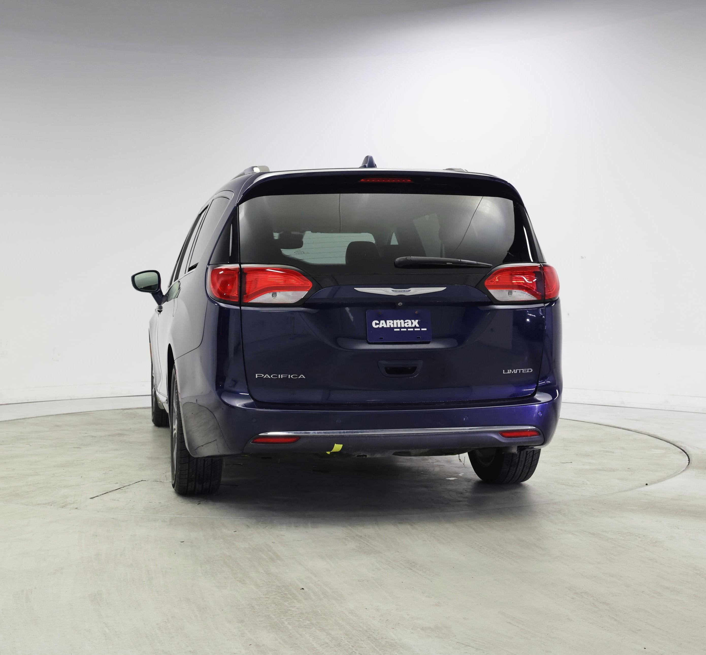 Thumbnail: 2017 Chrysler Pacifica - 6
