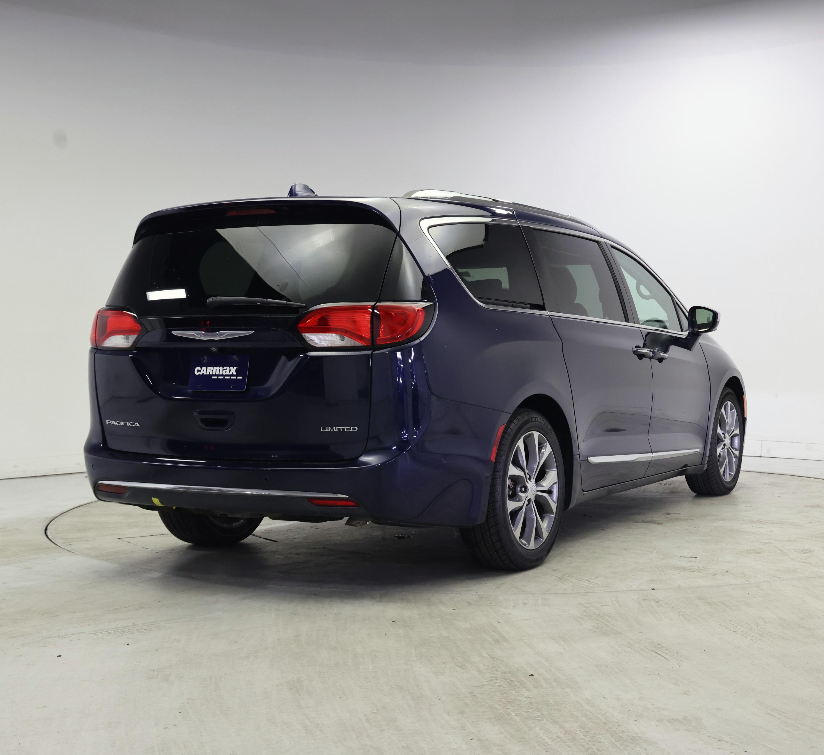 Thumbnail: 2017 Chrysler Pacifica - 8