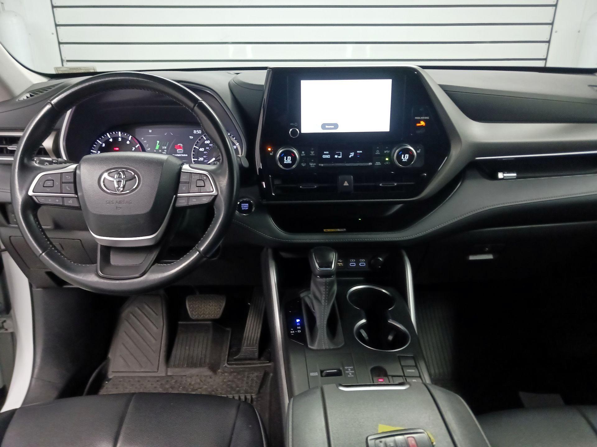 Thumbnail: 2023 Toyota Highlander - 9