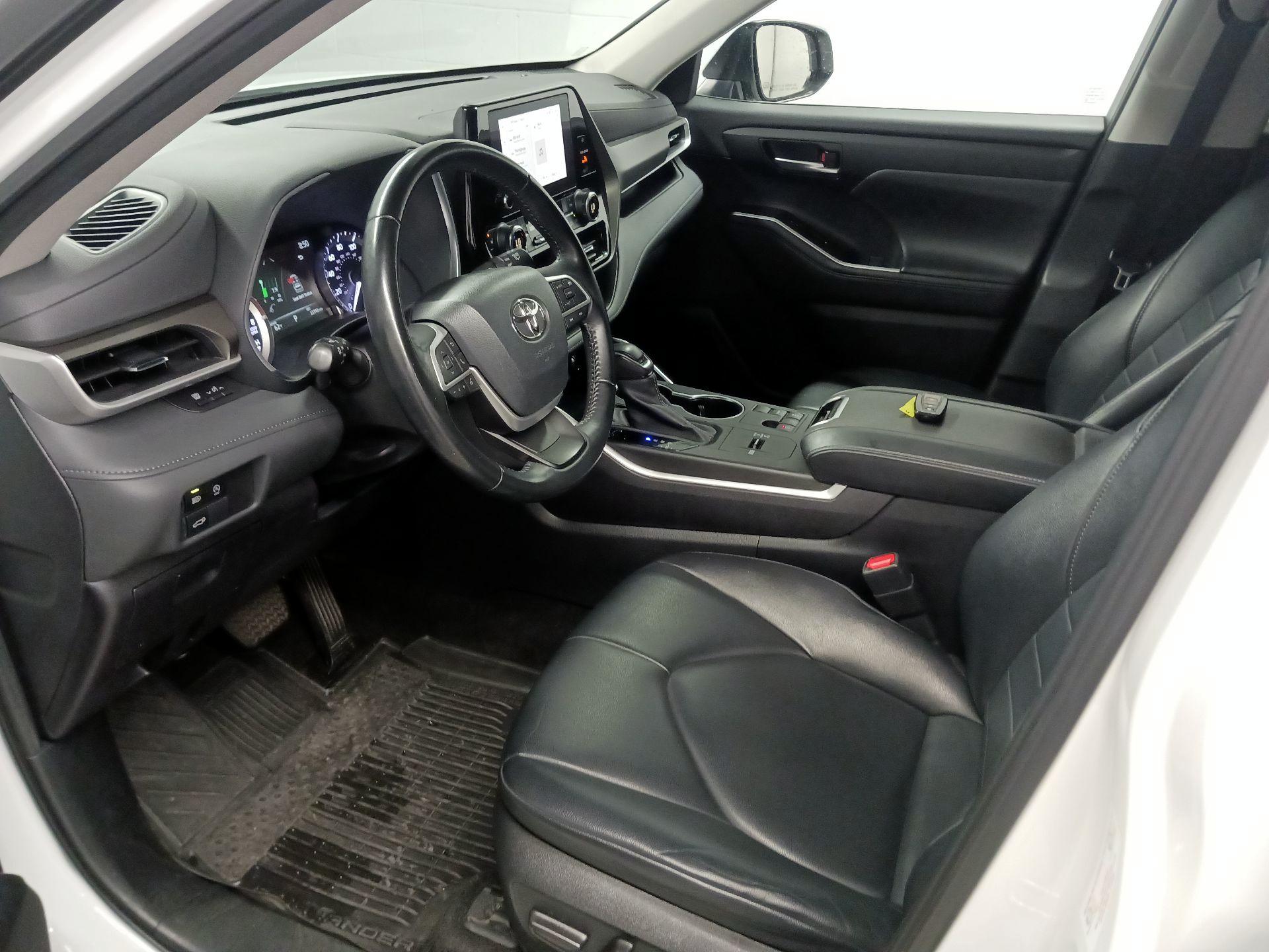 Thumbnail: 2023 Toyota Highlander - 11