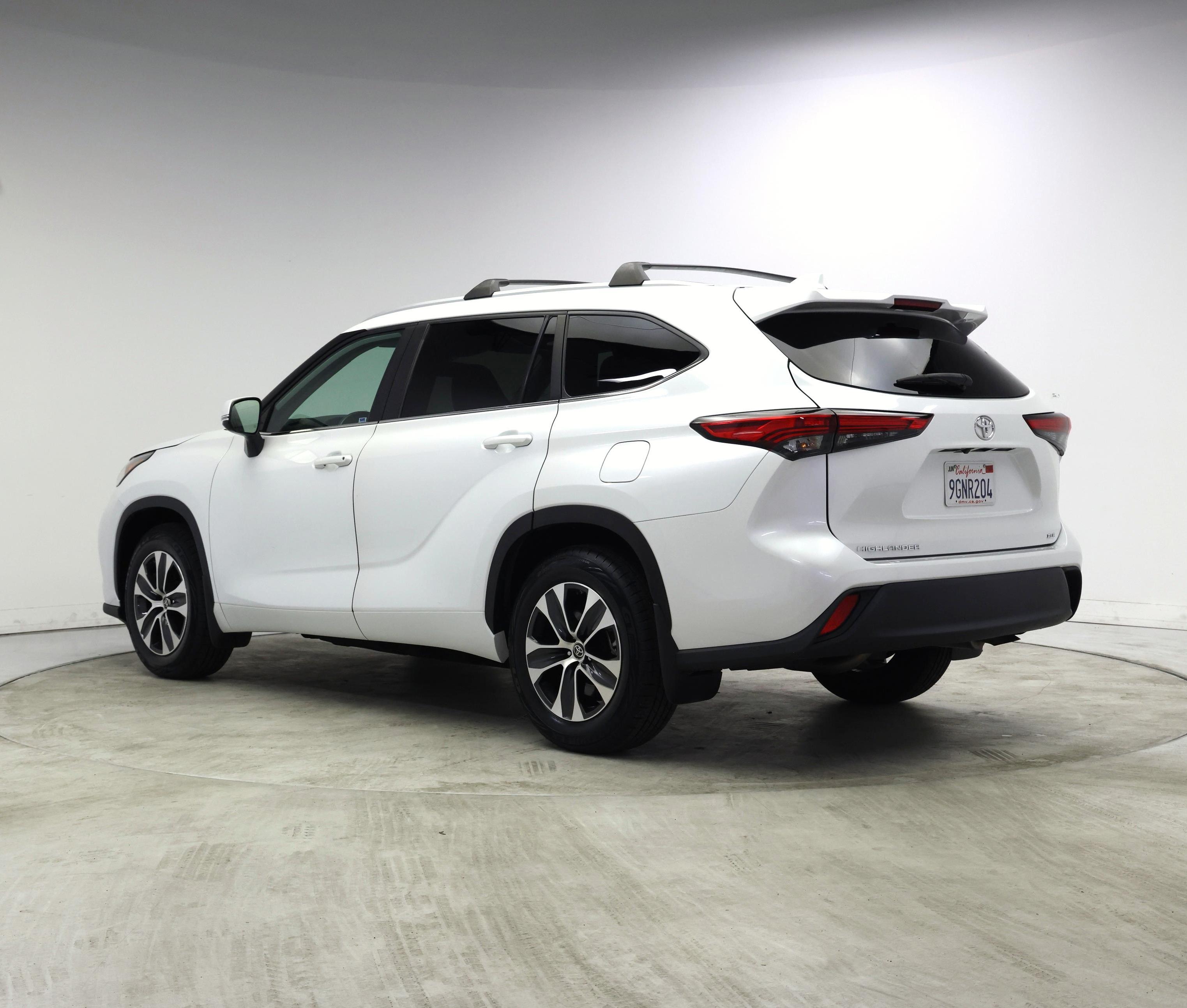 Thumbnail: 2023 Toyota Highlander - 2