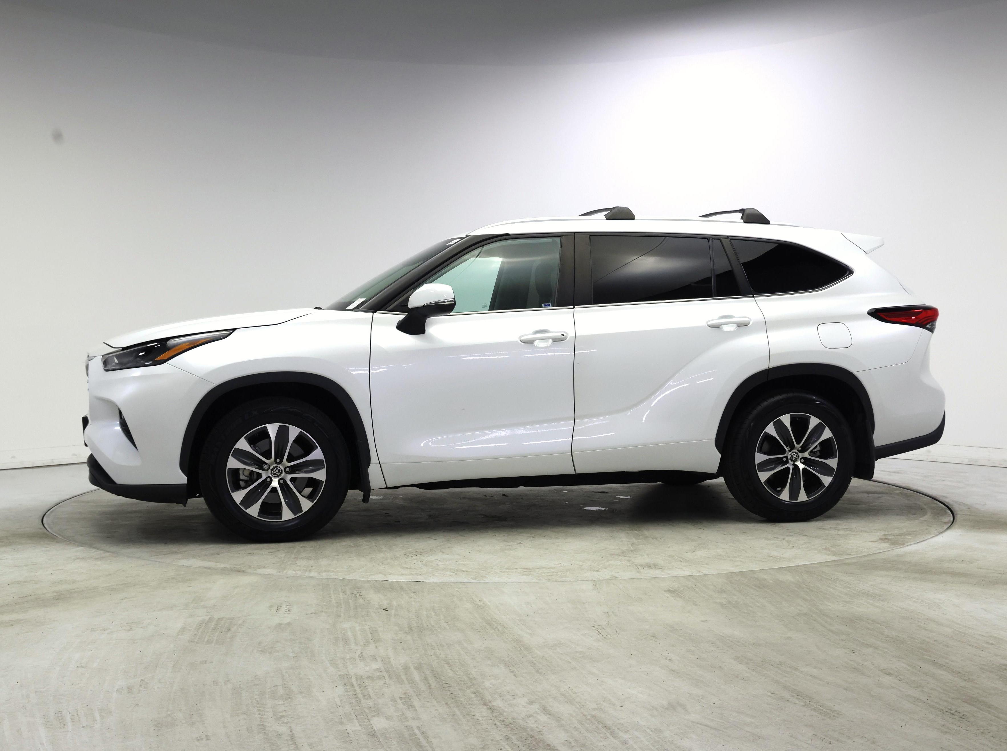 Thumbnail: 2023 Toyota Highlander - 3