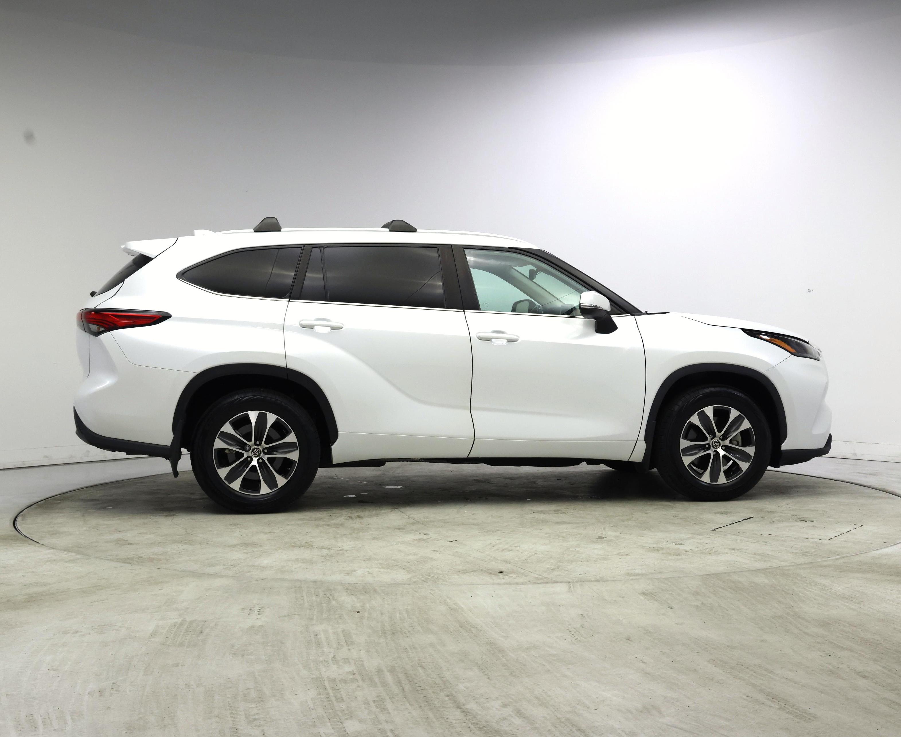 Thumbnail: 2023 Toyota Highlander - 7