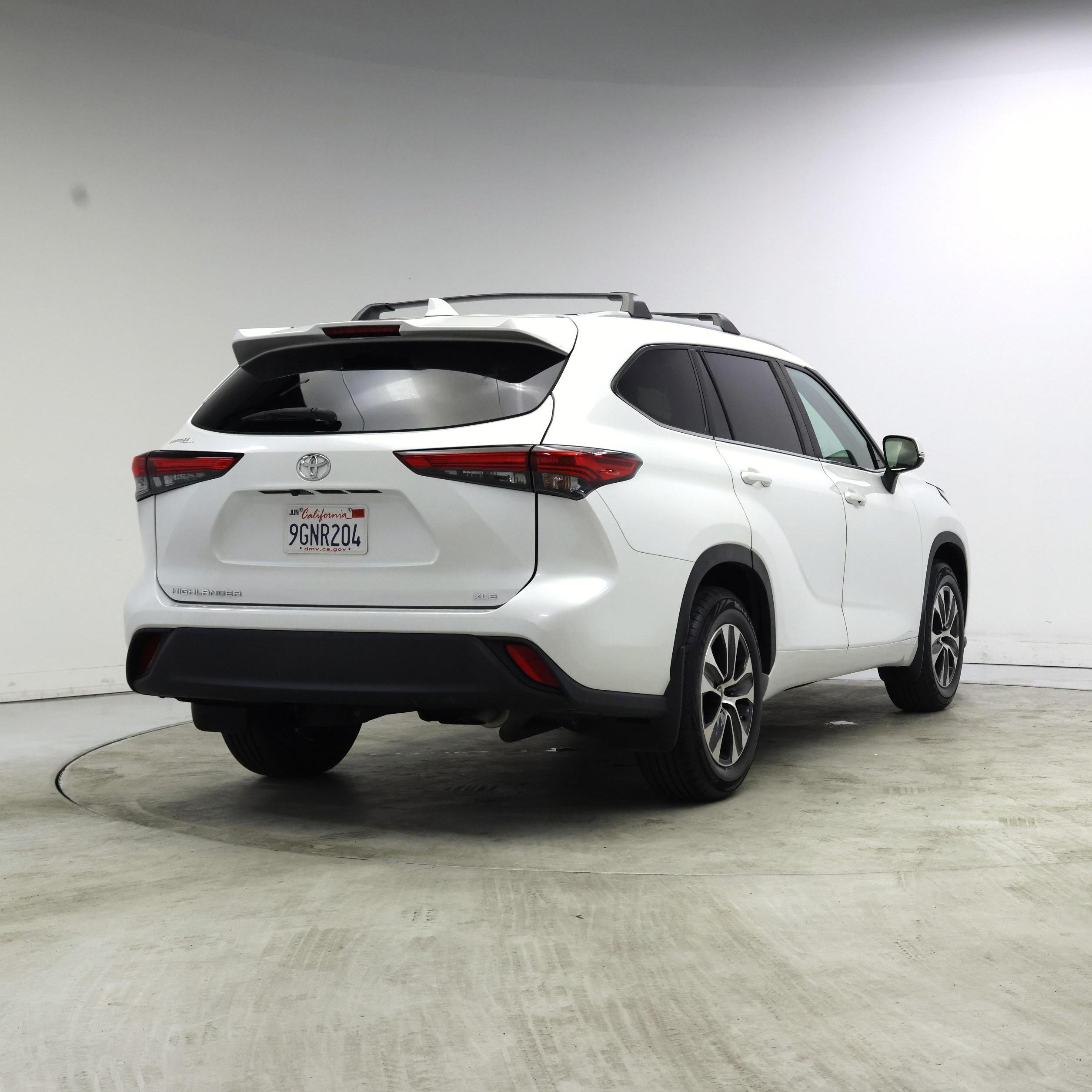 Thumbnail: 2023 Toyota Highlander - 8