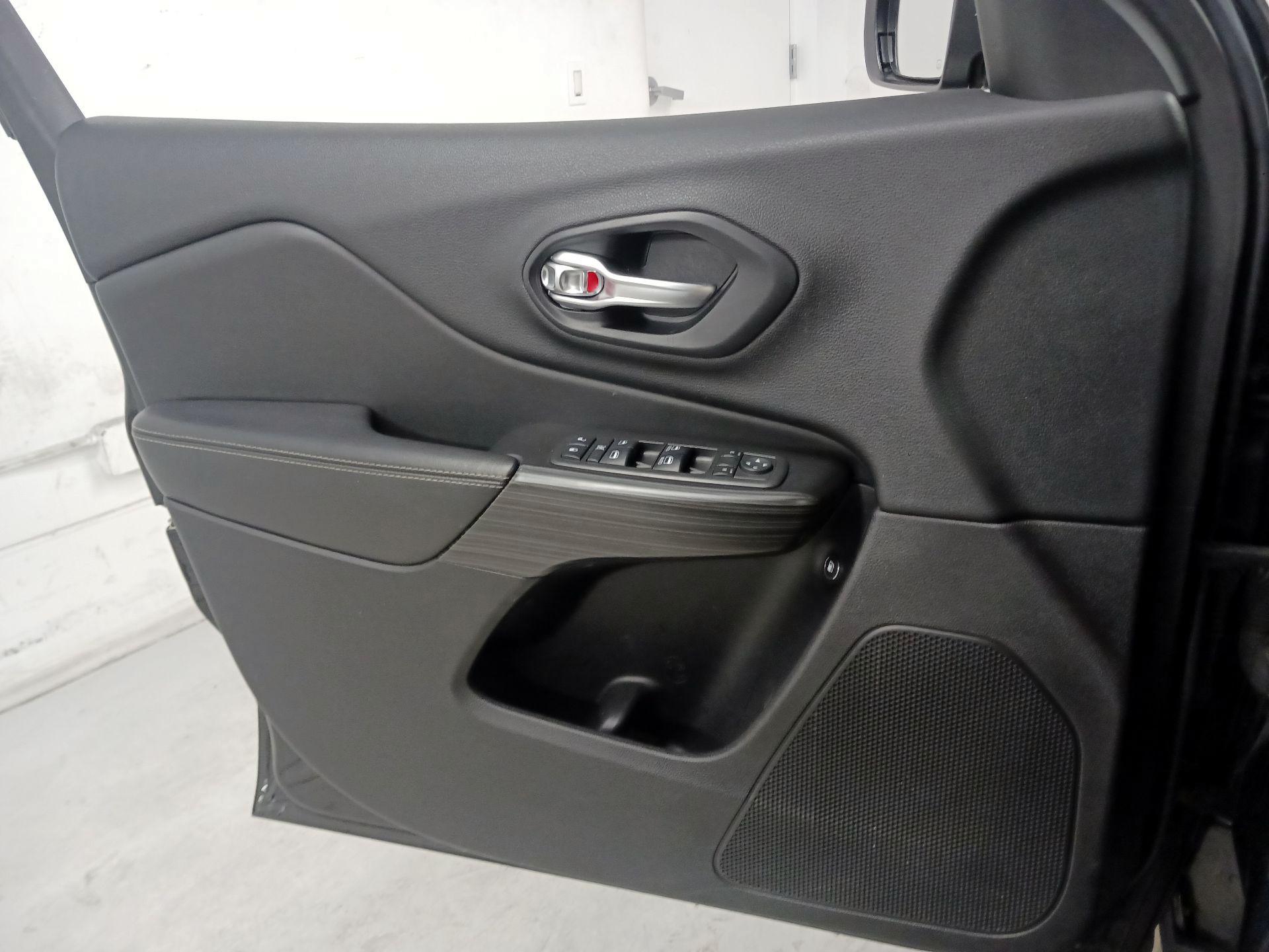 Thumbnail: 2014 Jeep Cherokee - 12