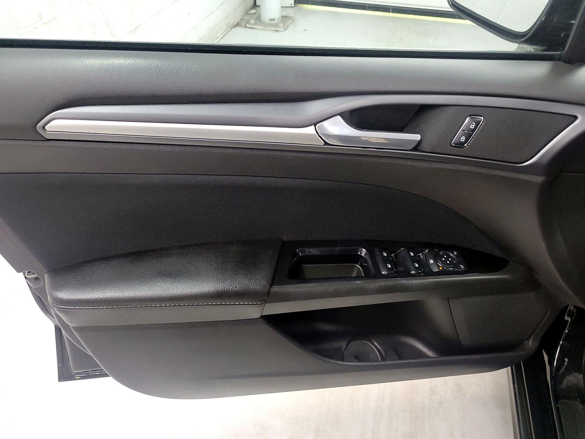 Thumbnail: 2016 Ford Fusion - 12