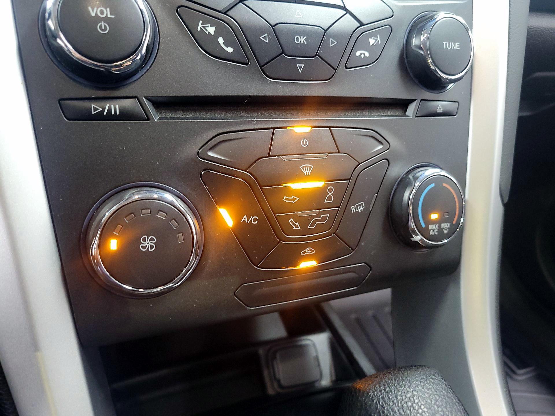 Thumbnail: 2016 Ford Fusion - 16