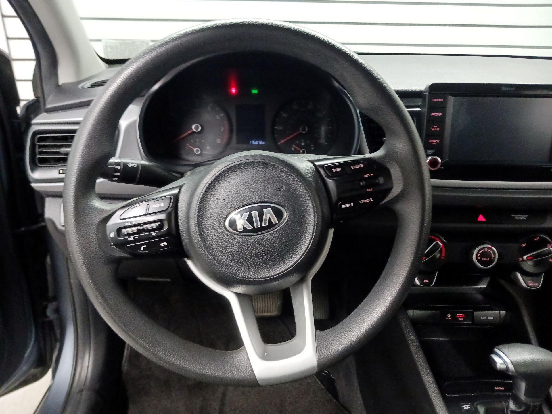 Thumbnail: 2019 Kia Rio - 10