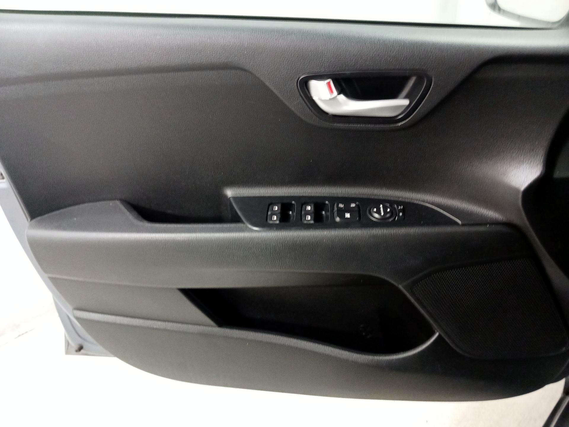 Thumbnail: 2019 Kia Rio - 12