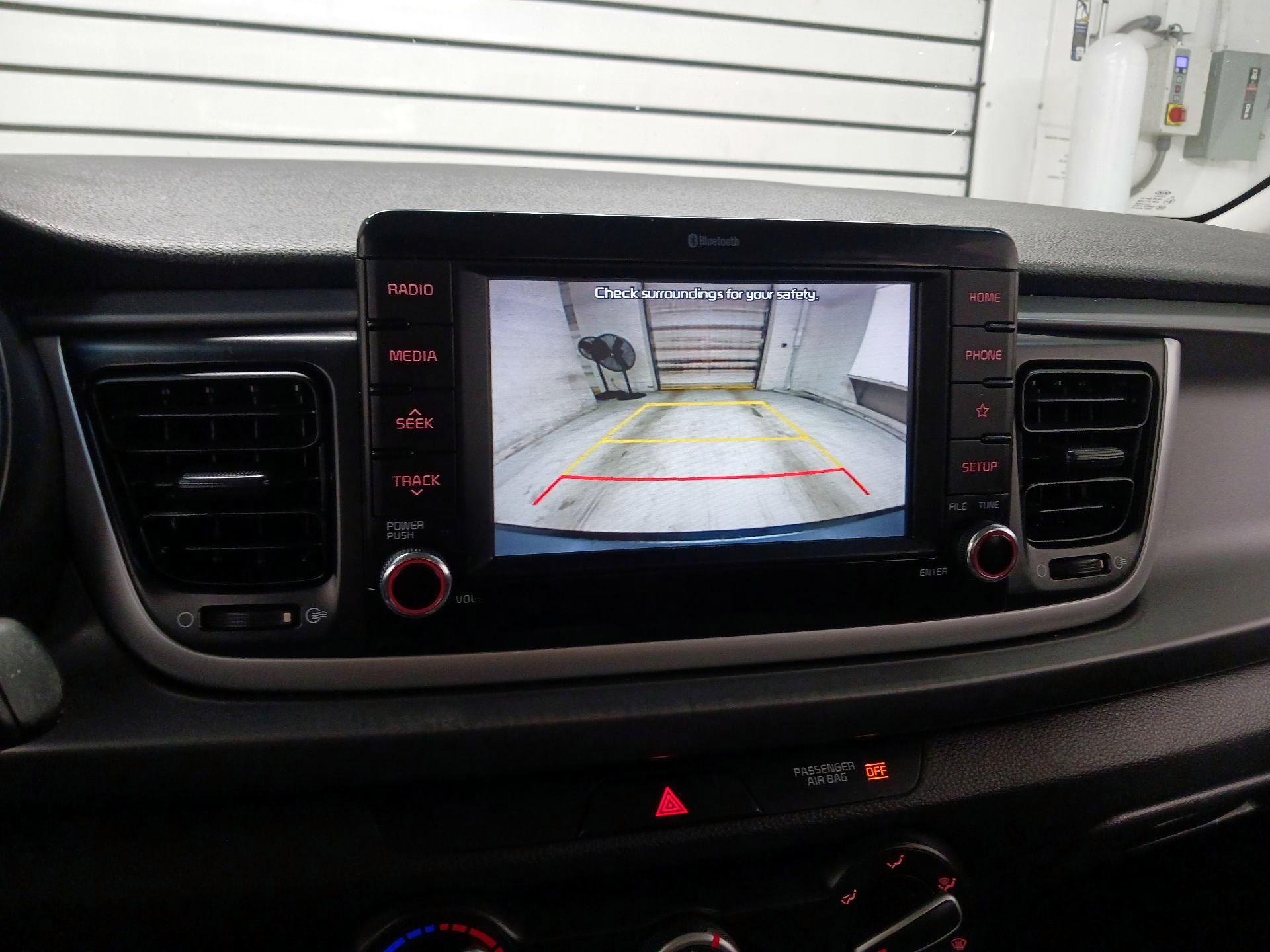 Thumbnail: 2019 Kia Rio - 13