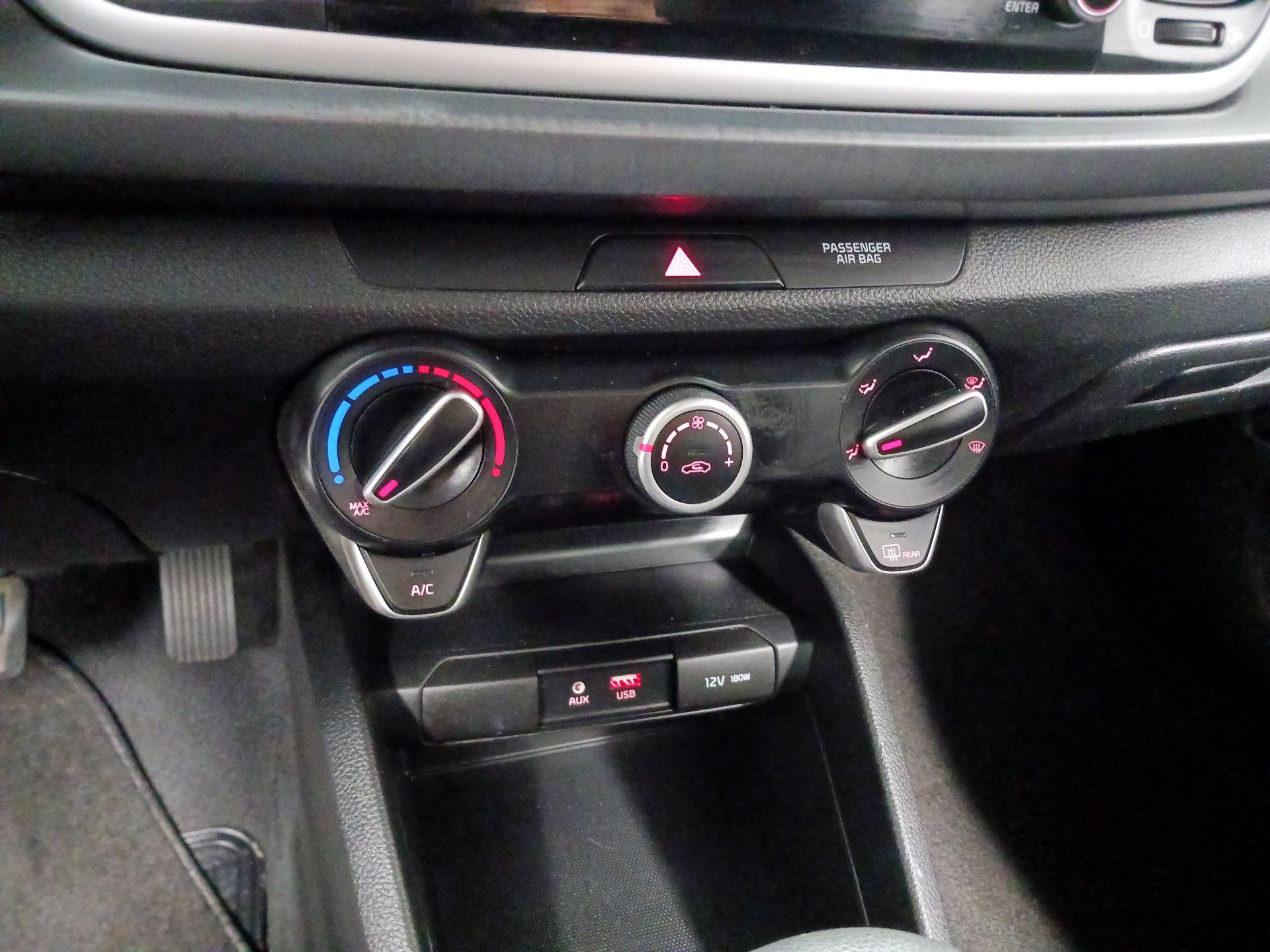 Thumbnail: 2019 Kia Rio - 15