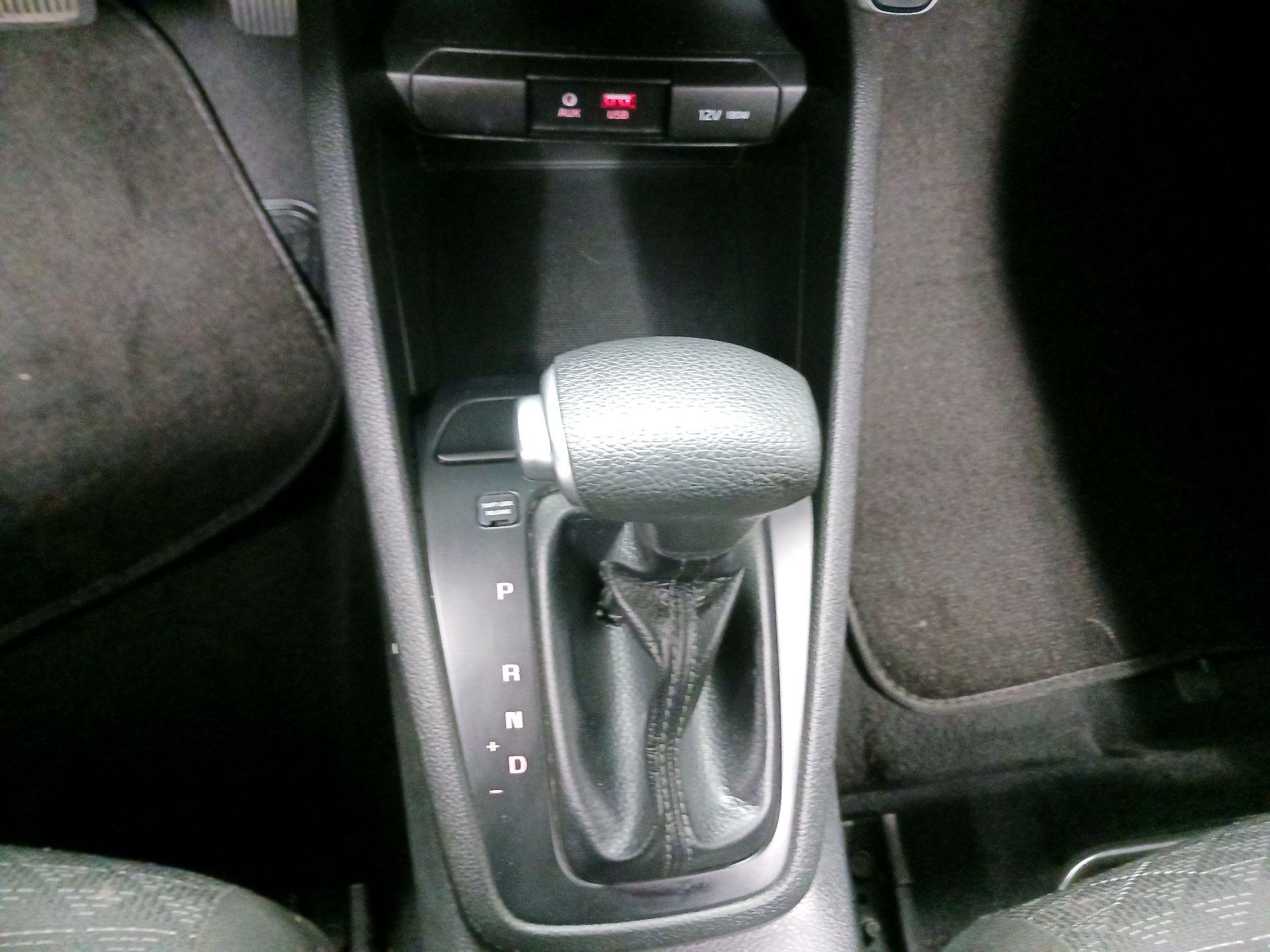 Thumbnail: 2019 Kia Rio - 16