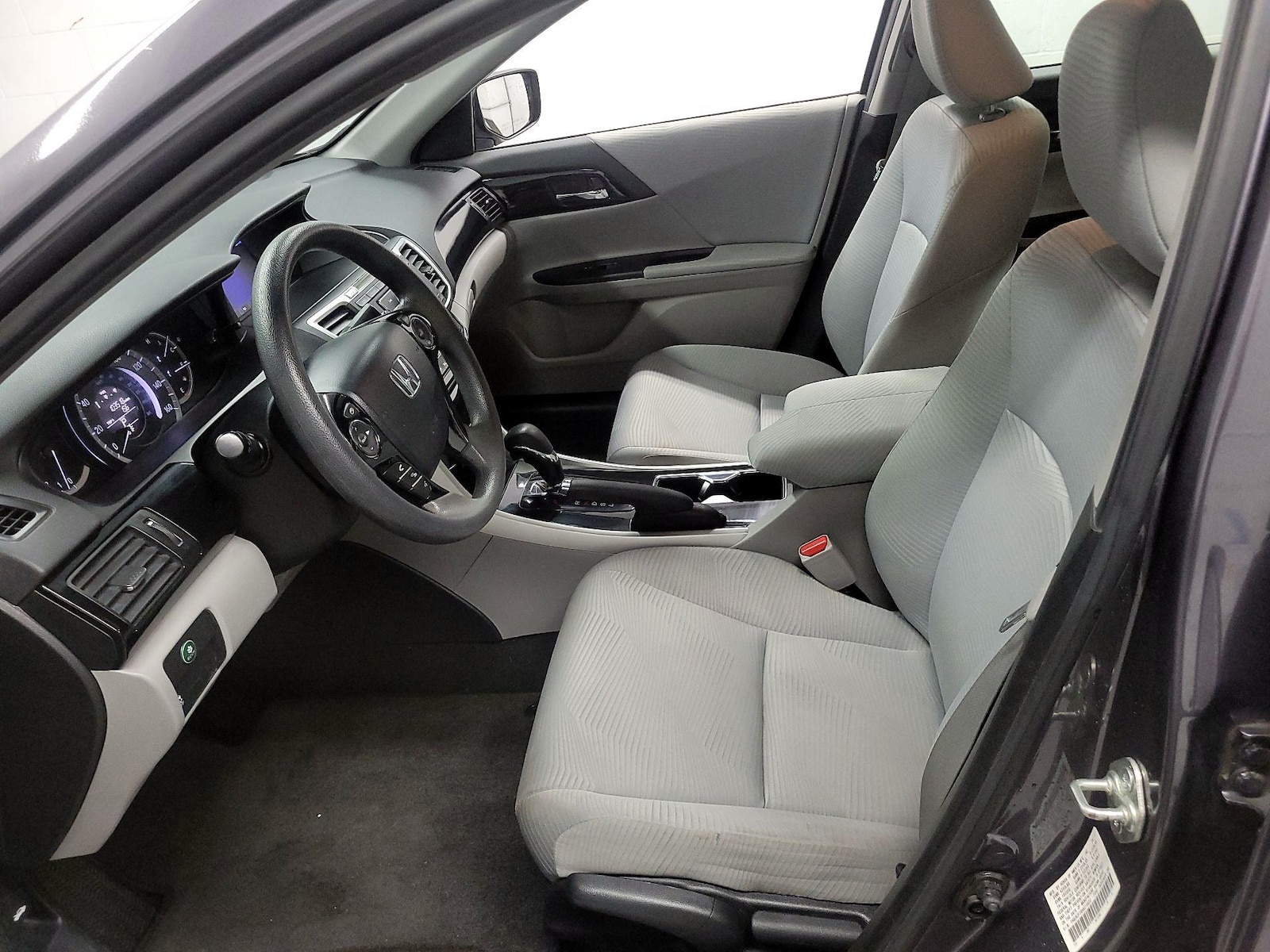 2017 Honda Accord LX - Photo 12