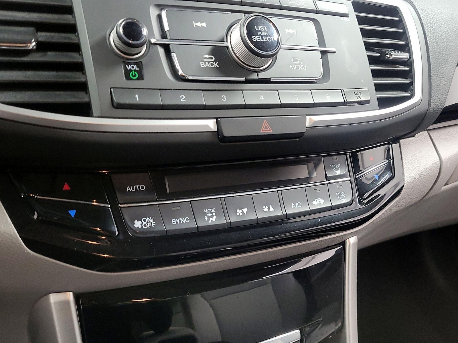 2017 Honda Accord LX - Photo 15