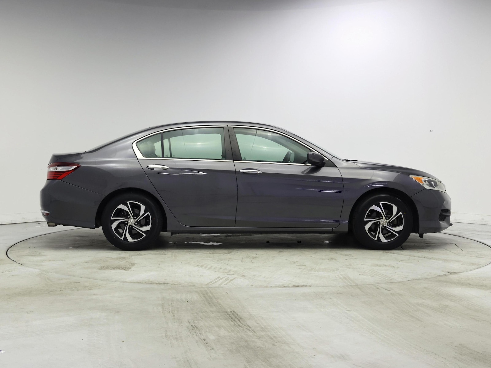 2017 Honda Accord LX - Photo 8