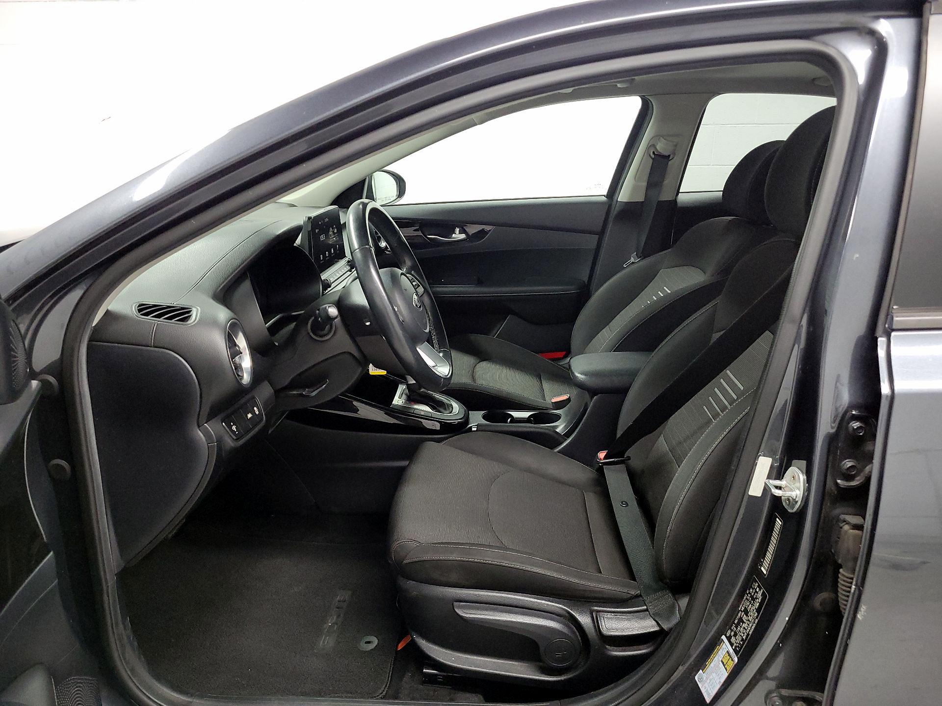 Thumbnail: 2019 Kia Forte - 11