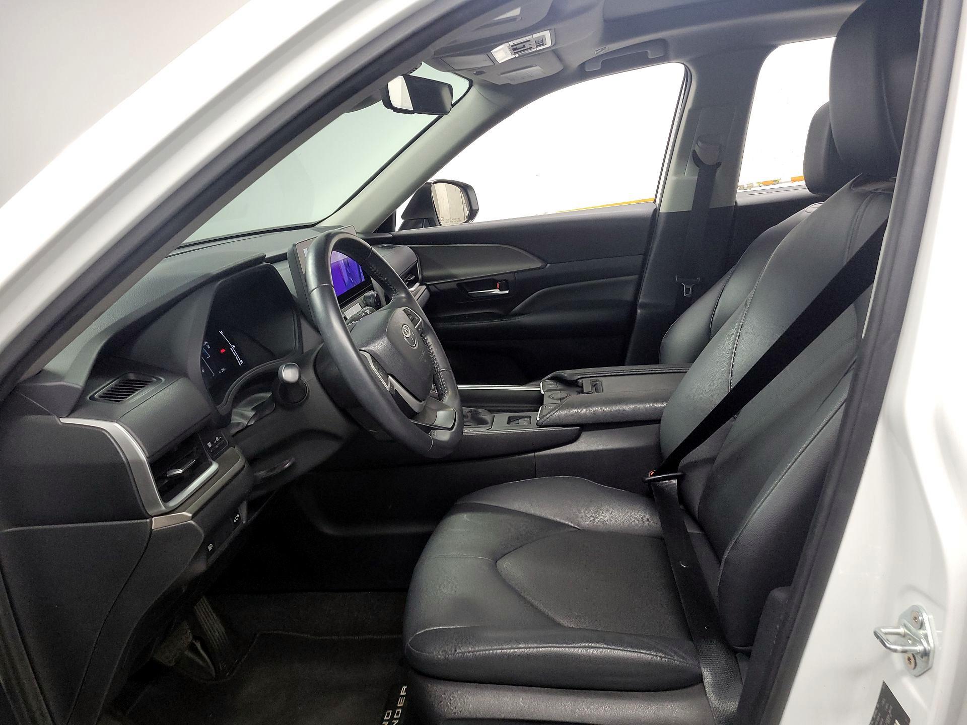 Thumbnail: 2024 Toyota Highlander - 11