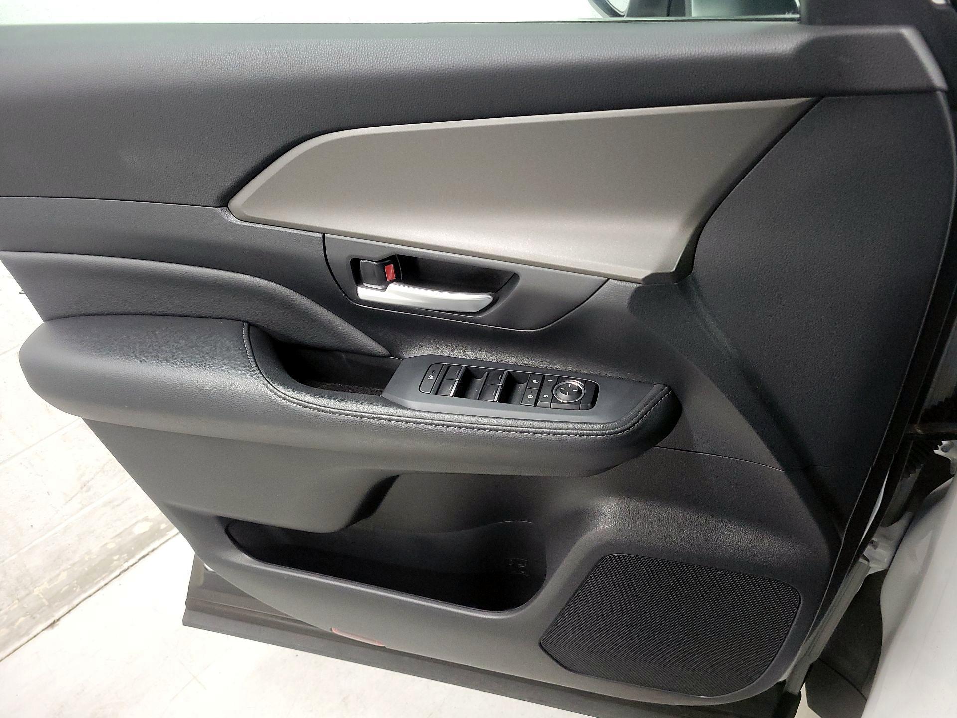 Thumbnail: 2024 Toyota Highlander - 12