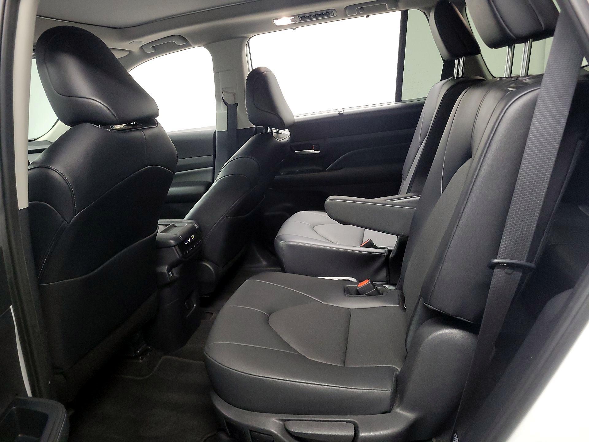 Thumbnail: 2024 Toyota Highlander - 16