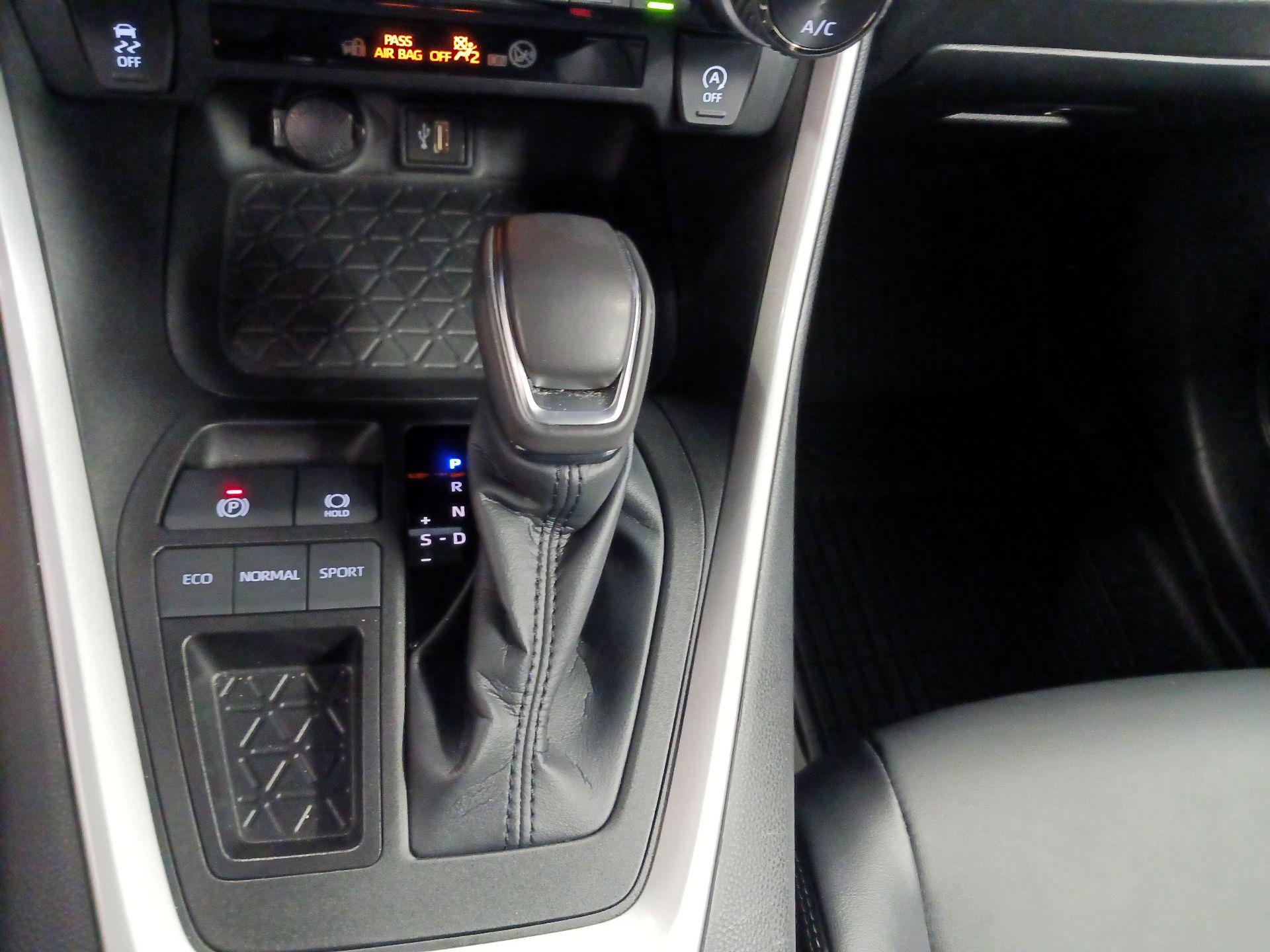 Thumbnail: 2023 Toyota RAV4 - 17