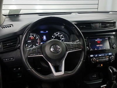 Steering Wheel & Instrument Cluster (On)