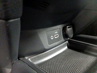 USB/AUX Ports