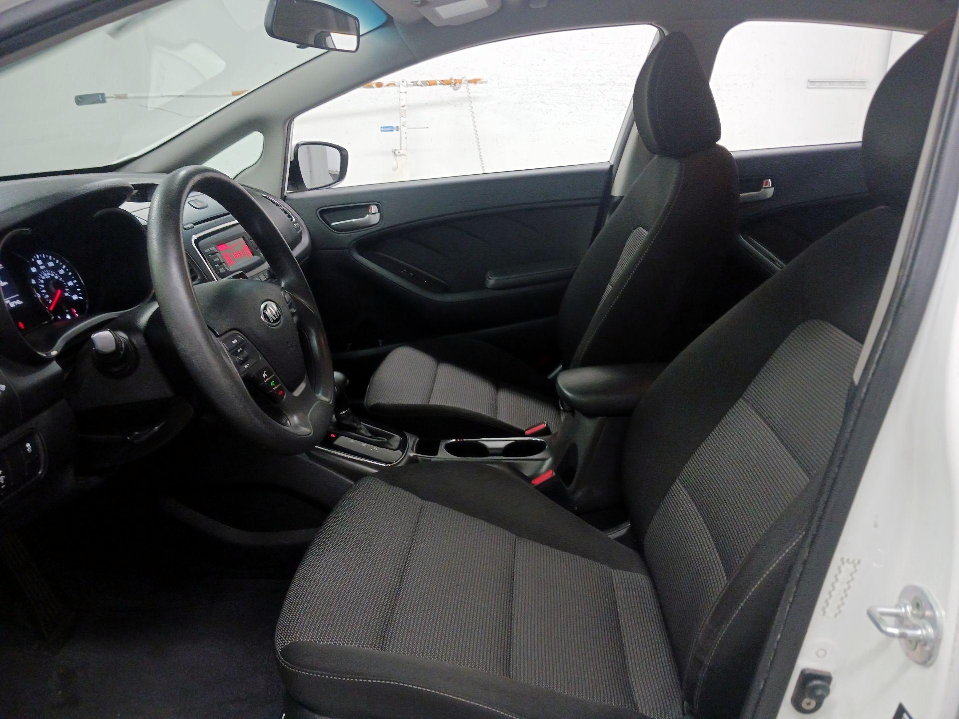 Thumbnail: 2017 Kia Forte - 11