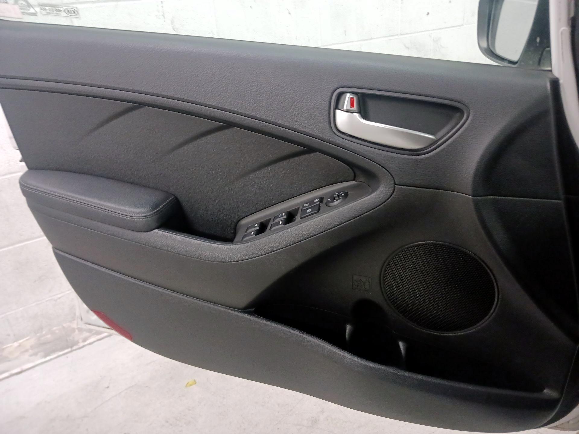 Thumbnail: 2017 Kia Forte - 12