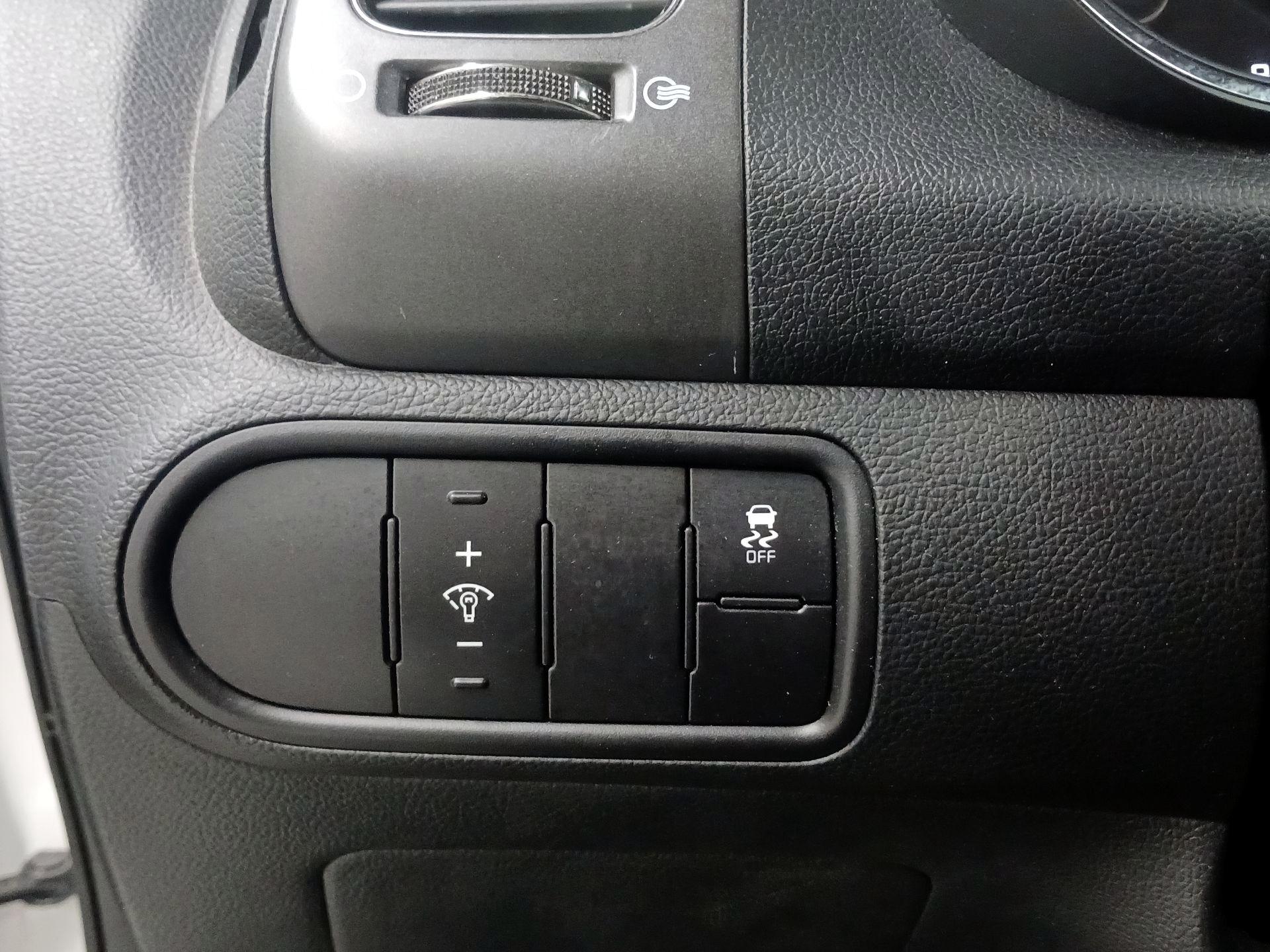 Thumbnail: 2017 Kia Forte - 13