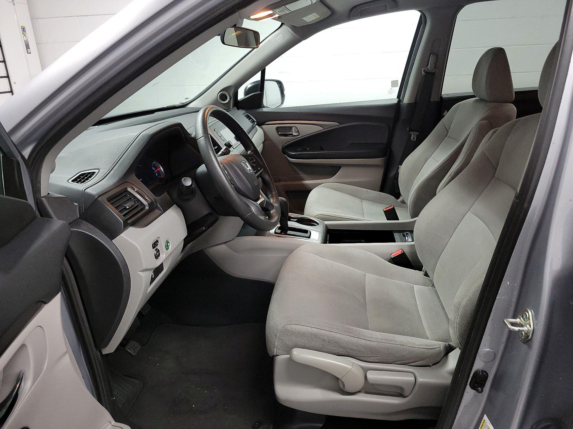 Thumbnail: 2019 Honda Pilot - 11