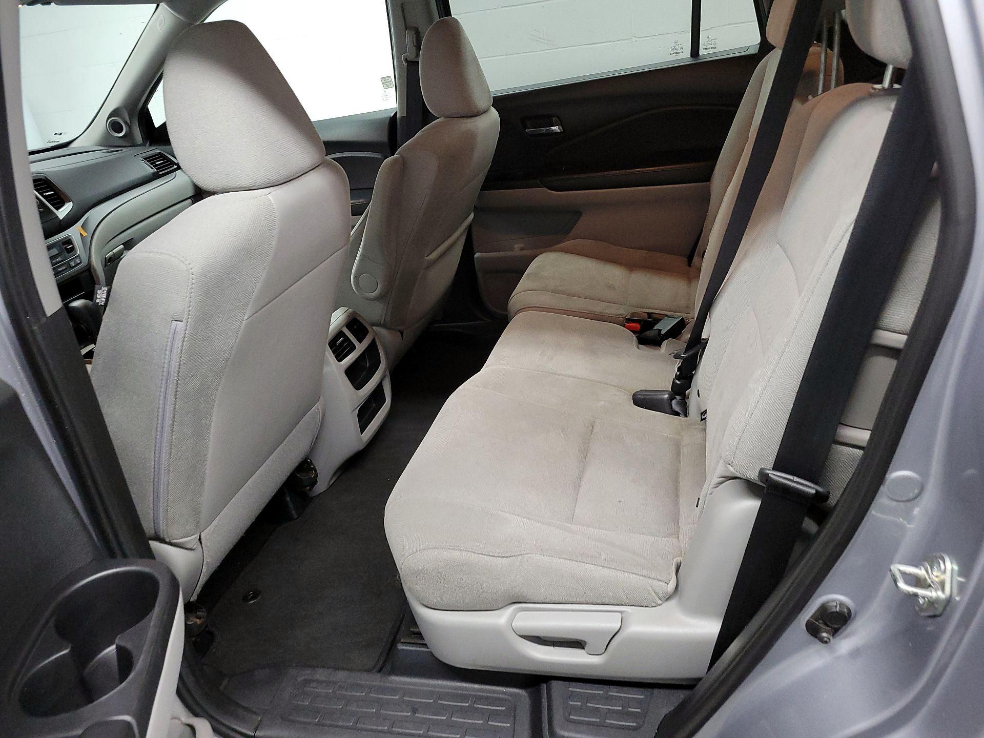 Thumbnail: 2019 Honda Pilot - 16