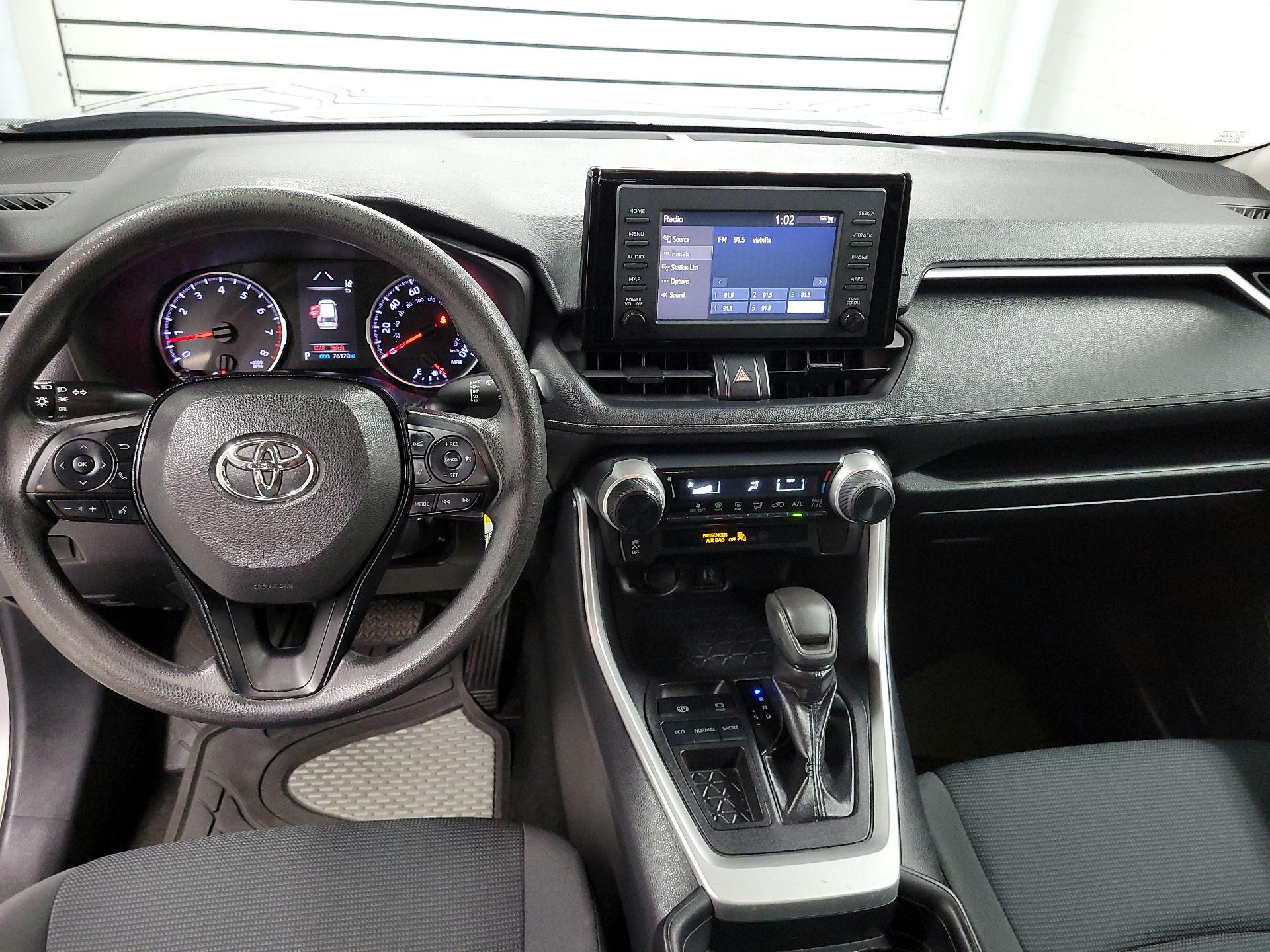 Thumbnail: 2019 Toyota RAV4 - 9