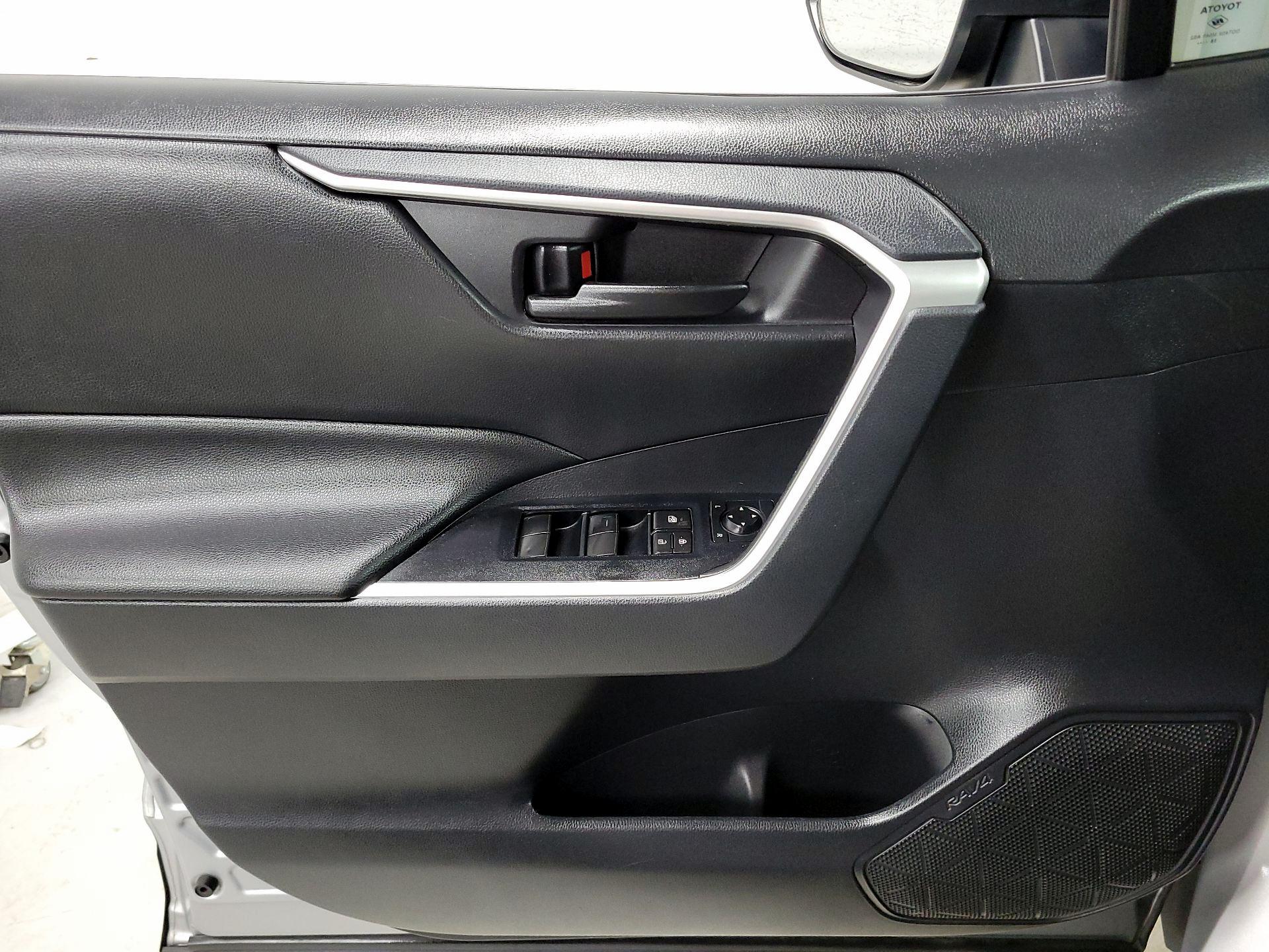 Thumbnail: 2019 Toyota RAV4 - 12