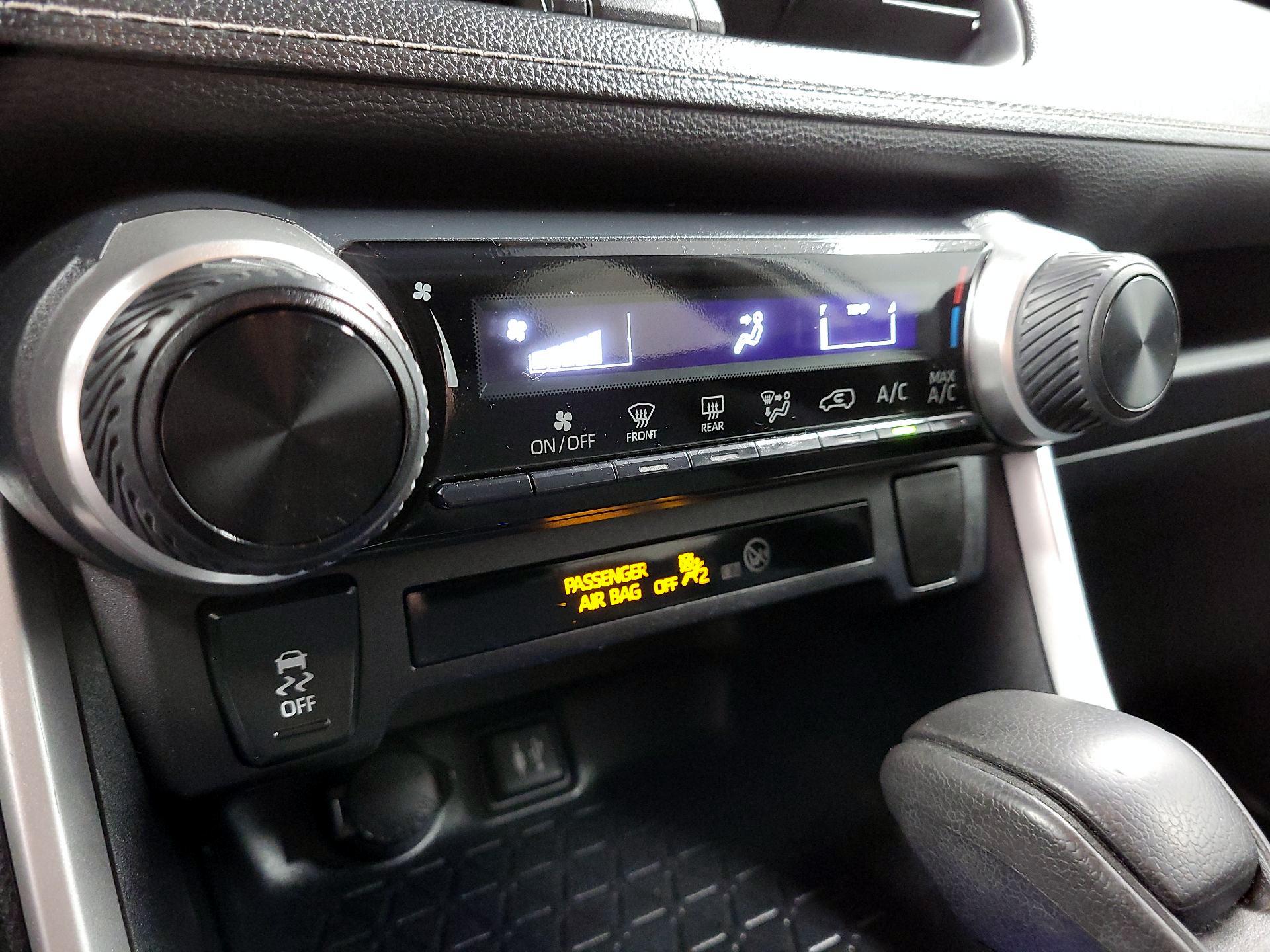 Thumbnail: 2019 Toyota RAV4 - 14