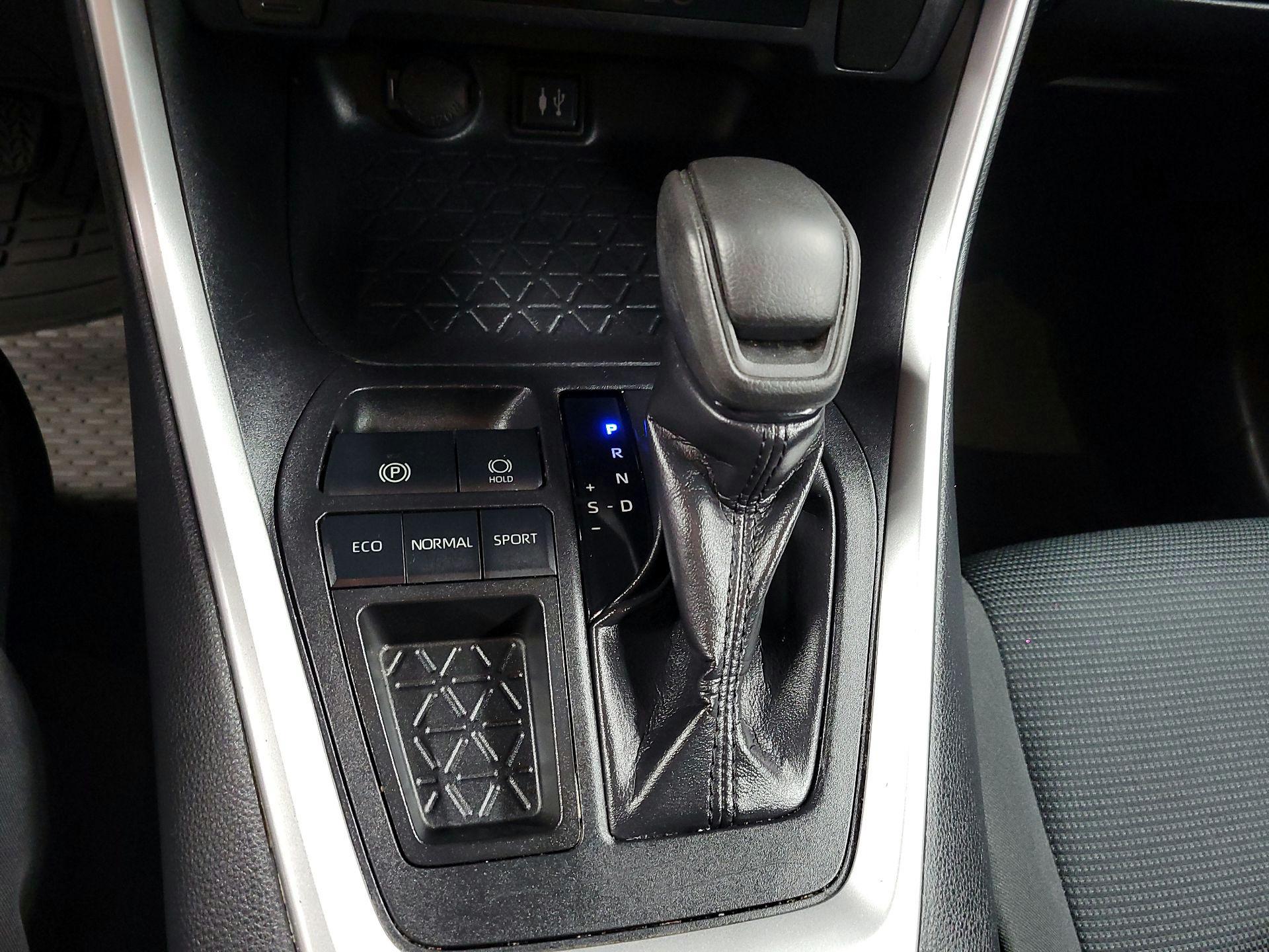 Thumbnail: 2019 Toyota RAV4 - 15