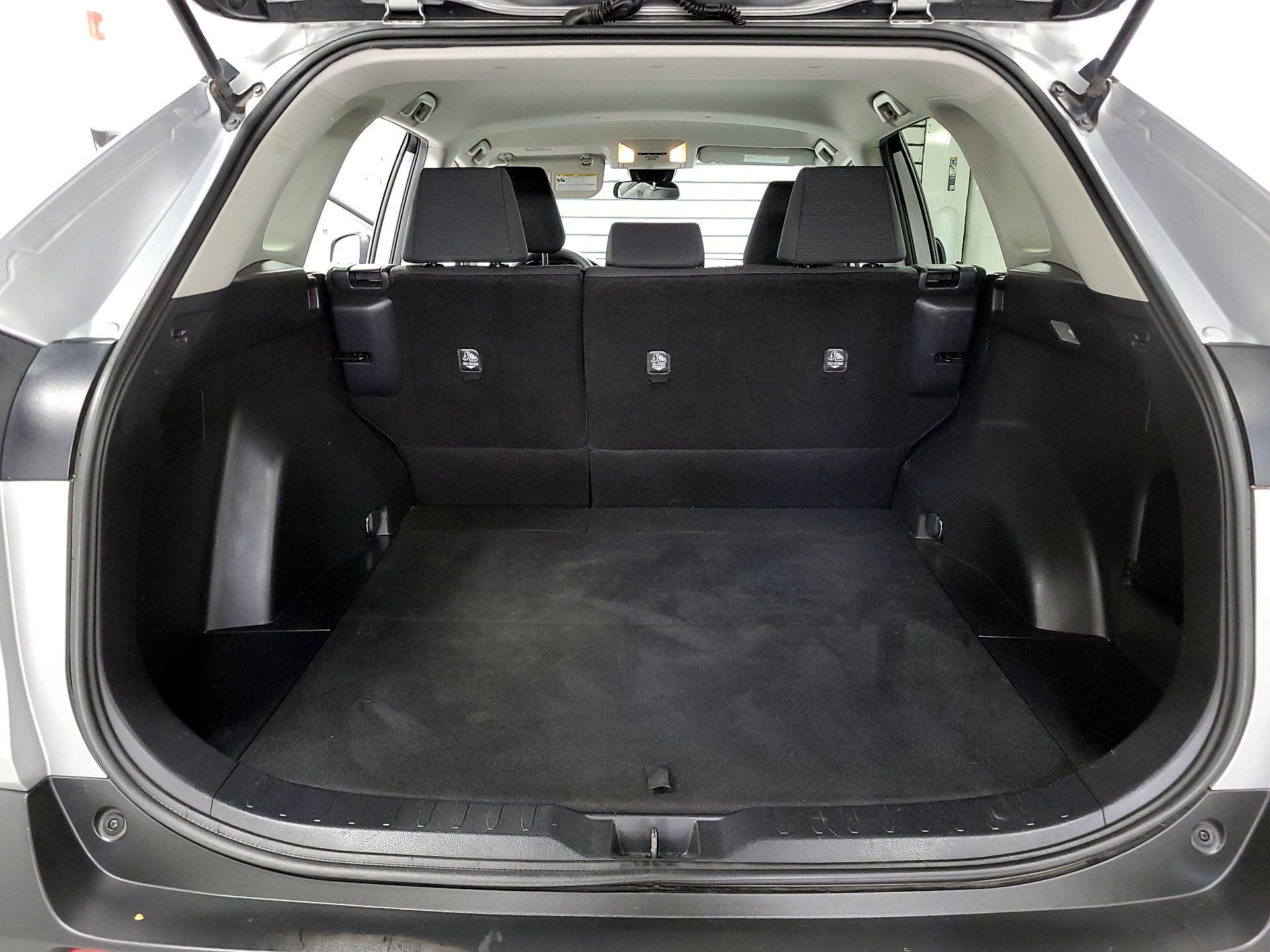 Thumbnail: 2019 Toyota RAV4 - 17