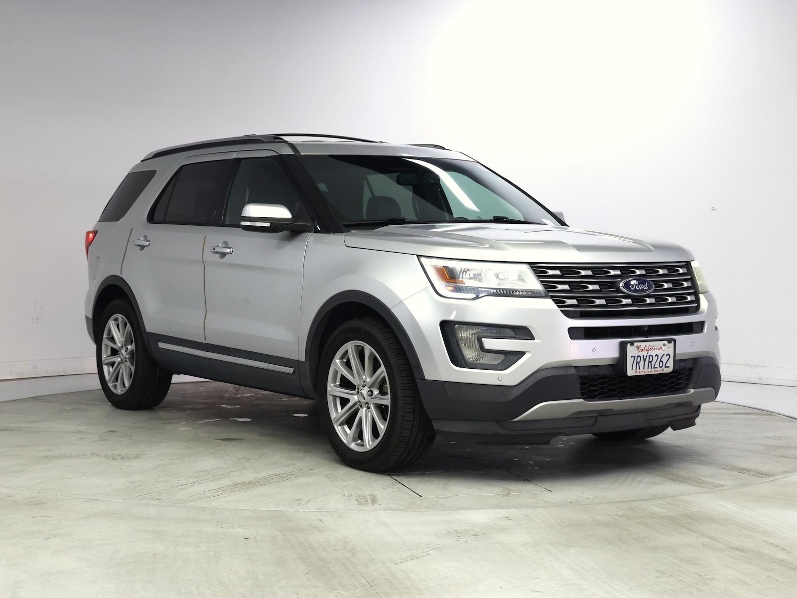 2016 Ford Explorer Limited - Photo 2