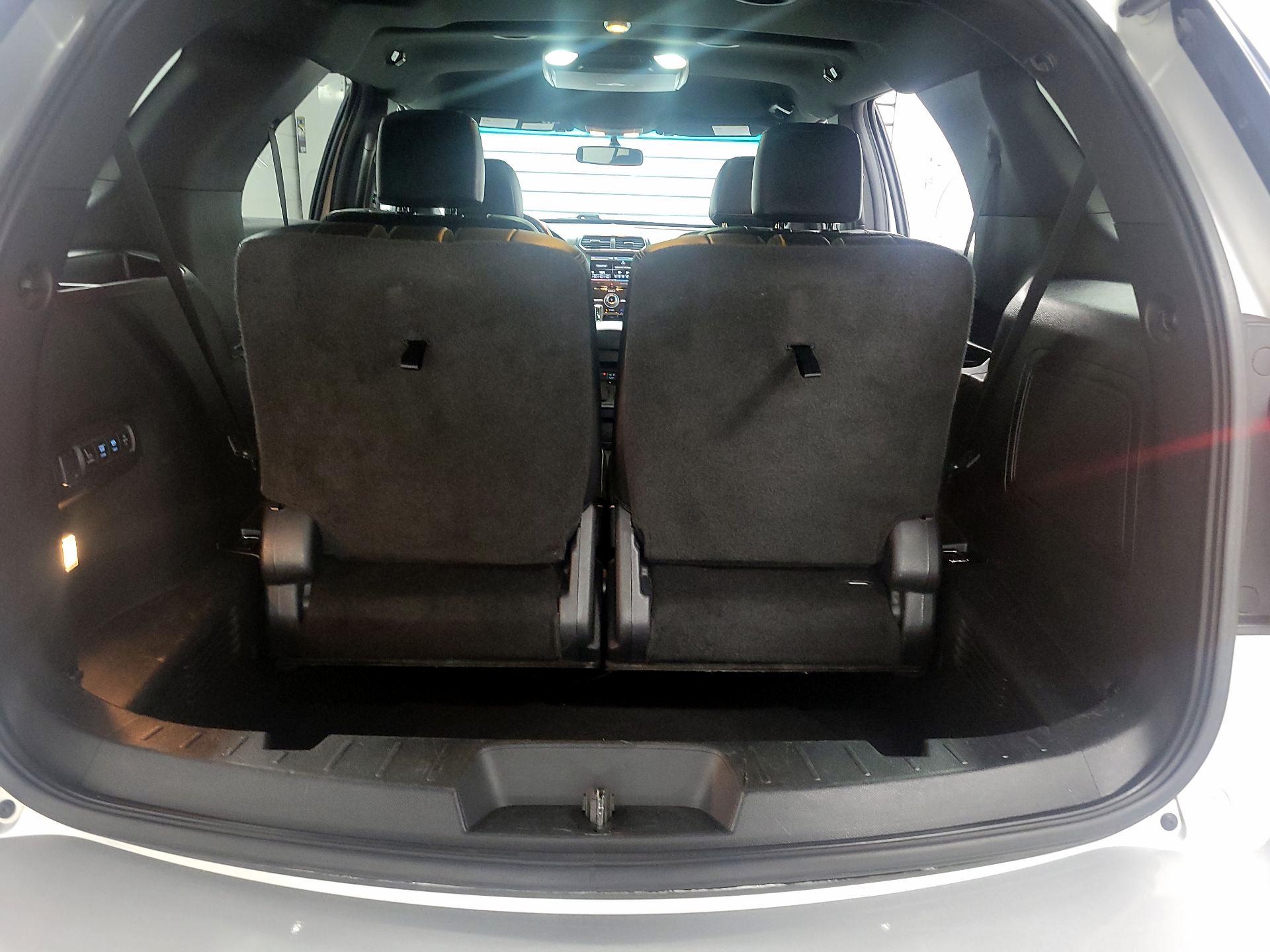 Thumbnail: 2016 Ford Explorer - 16
