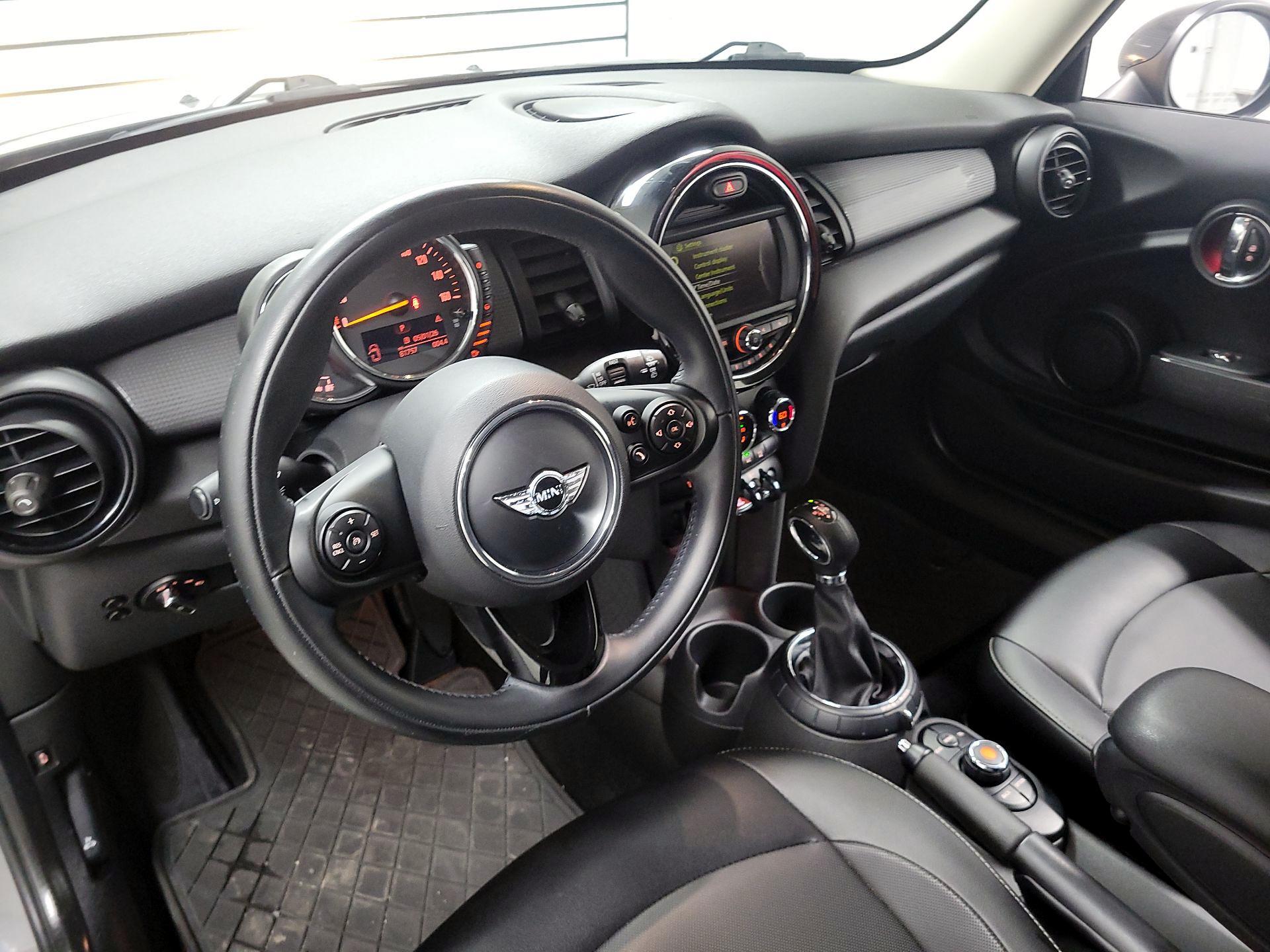 Thumbnail: 2016 MINI Cooper Hardtop - 9